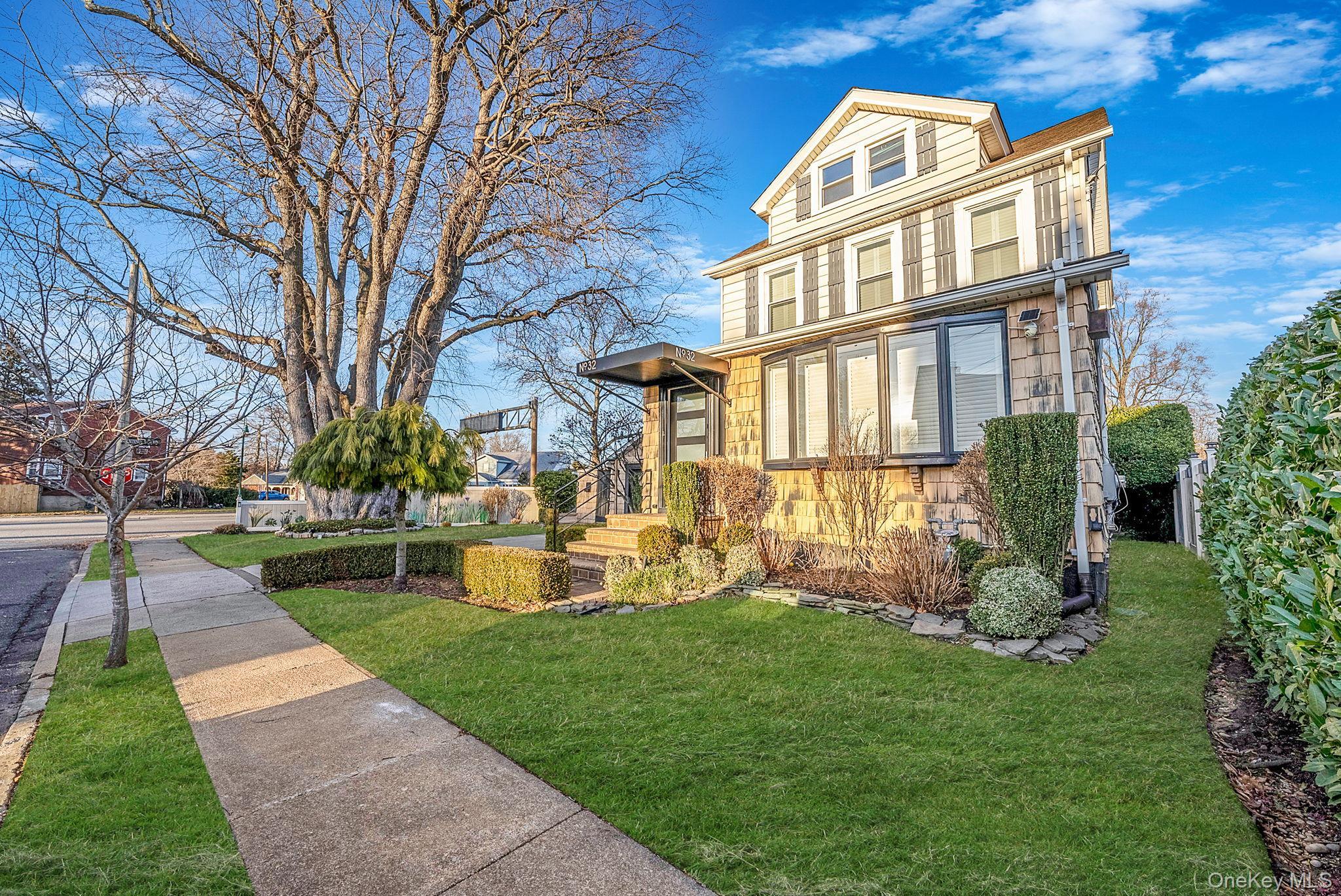 Single Family Everett Nassau County, NY 11563, MLS-1026908-2