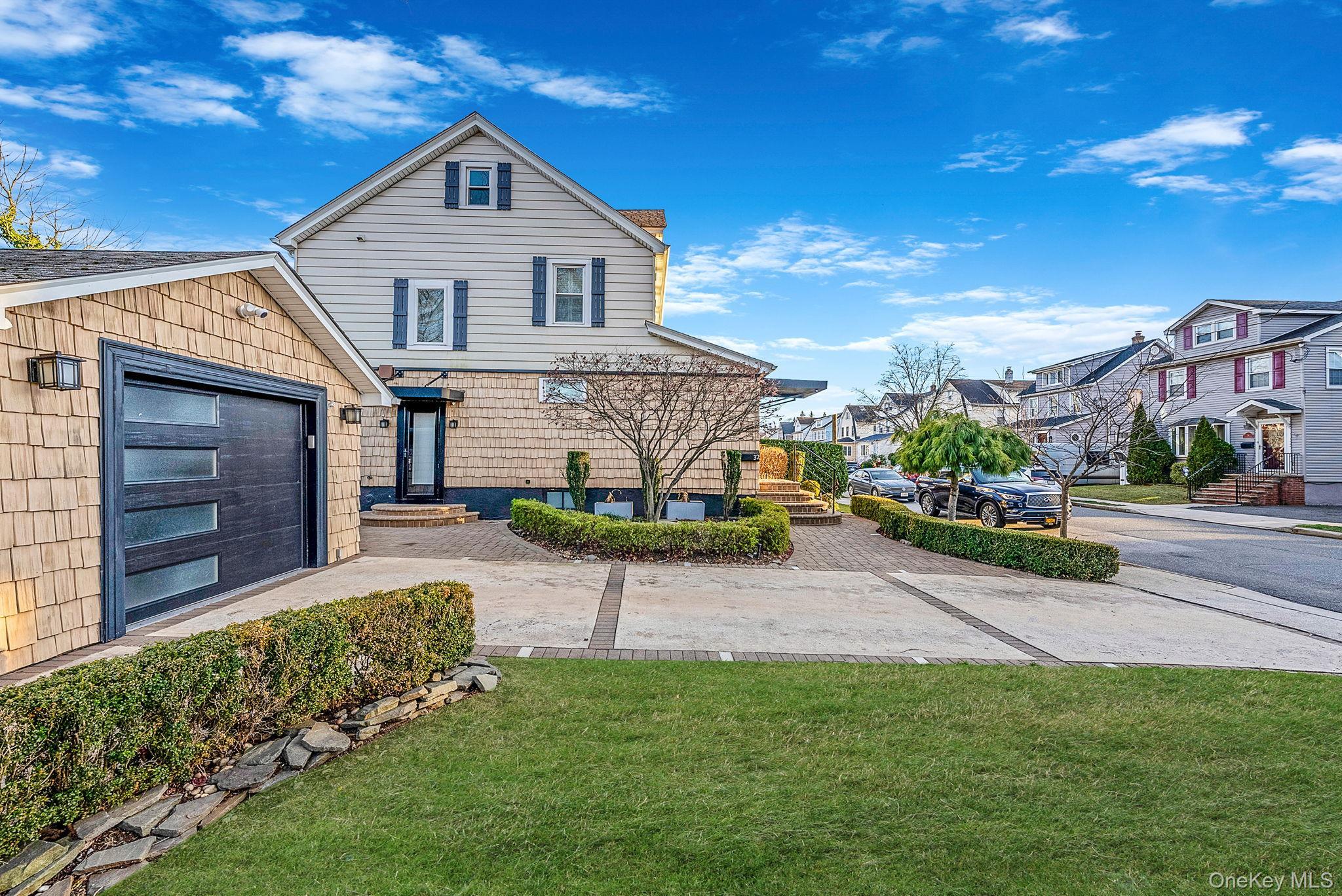 Single Family Everett Nassau County, NY 11563, MLS-1026908-5