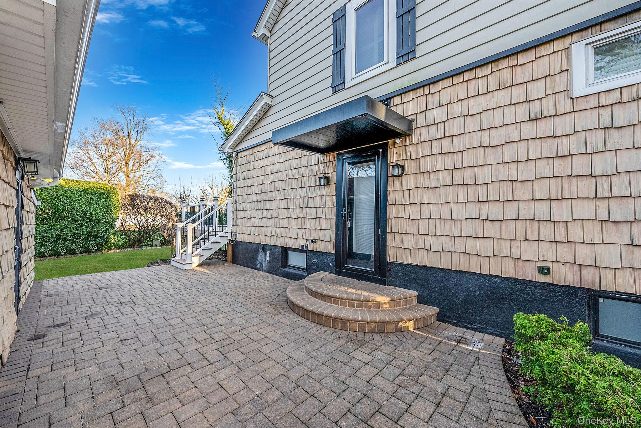 Single Family Everett Nassau County, NY 11563, MLS-1026908-6