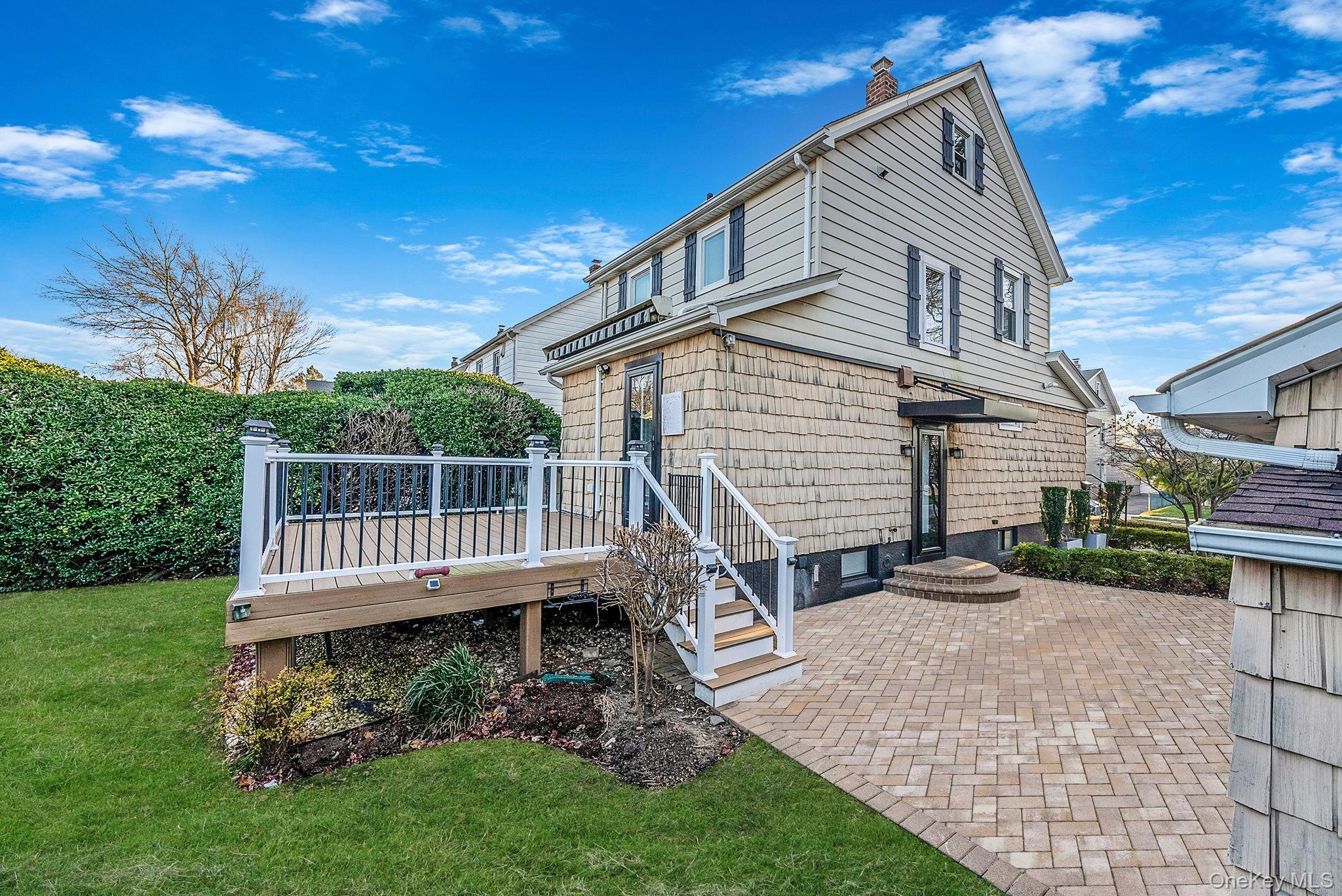 Single Family Everett Nassau County, NY 11563, MLS-1026908-9