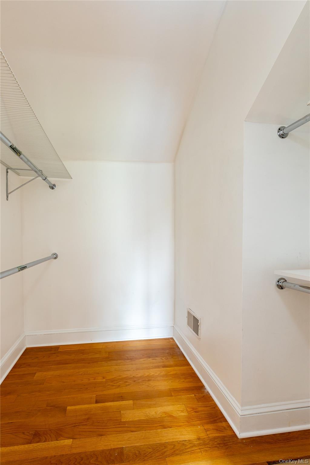 Single Family Delafield Avenue  Bronx, NY 10471, MLS-1026932-13