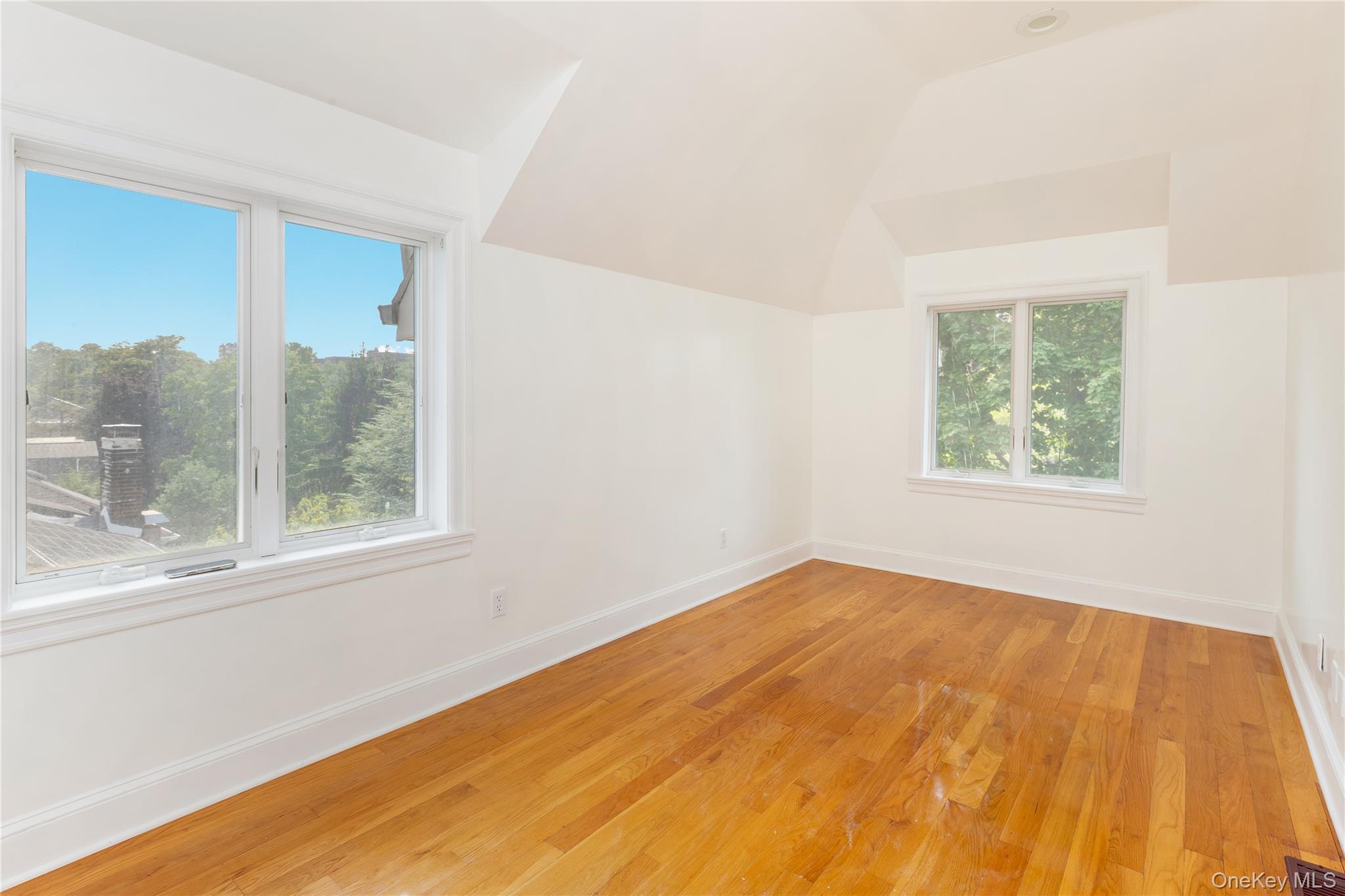 Single Family Delafield Avenue  Bronx, NY 10471, MLS-1026932-15