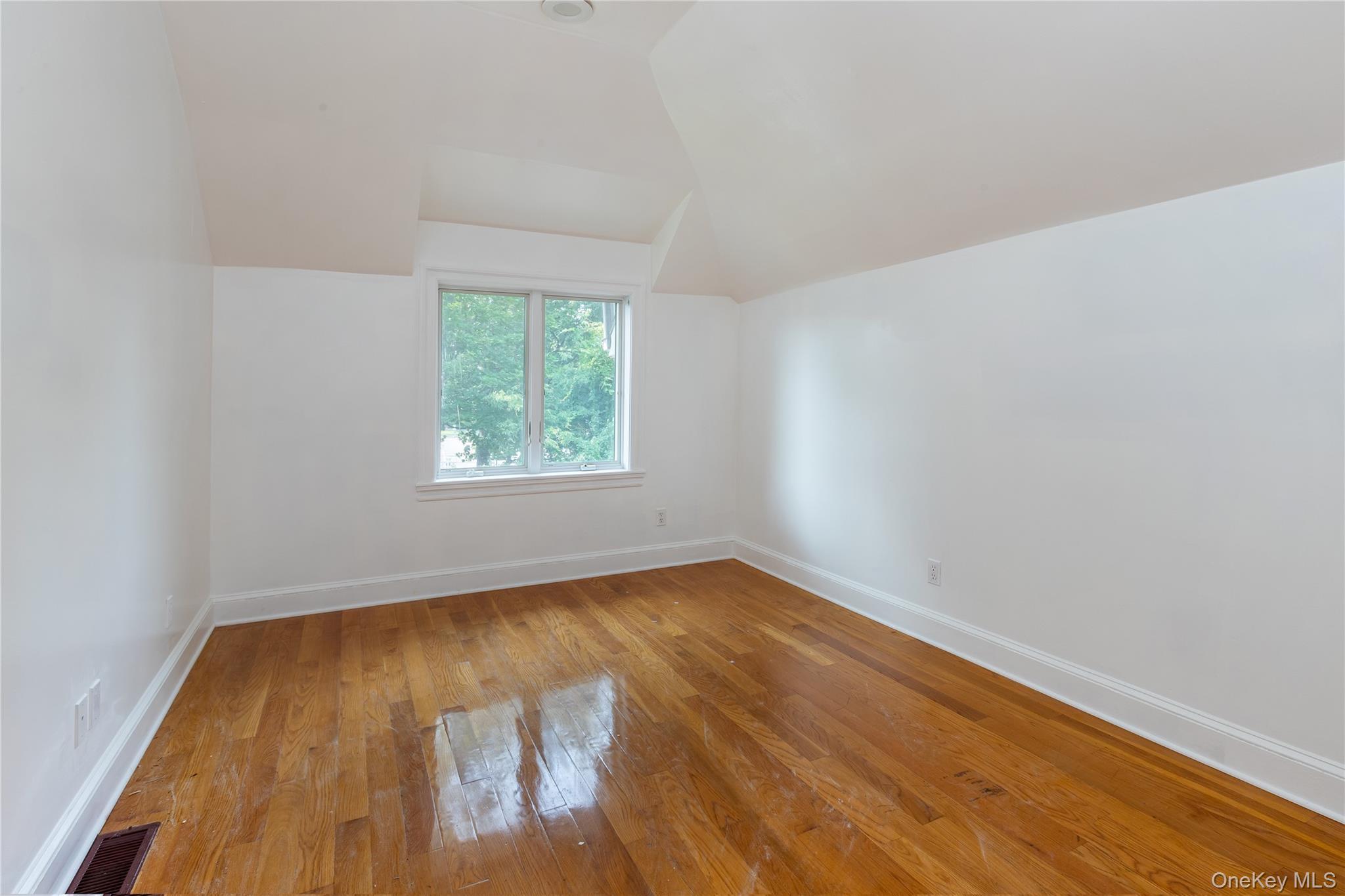 Single Family Delafield Avenue  Bronx, NY 10471, MLS-1026932-16