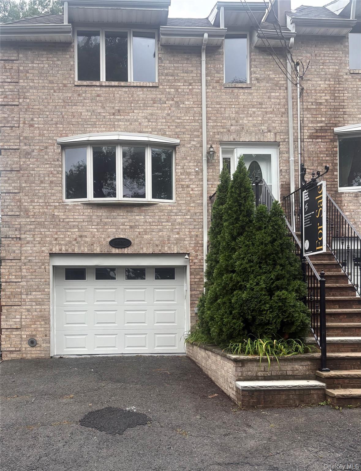 Single Family Delafield Avenue  Bronx, NY 10471, MLS-1026932-2