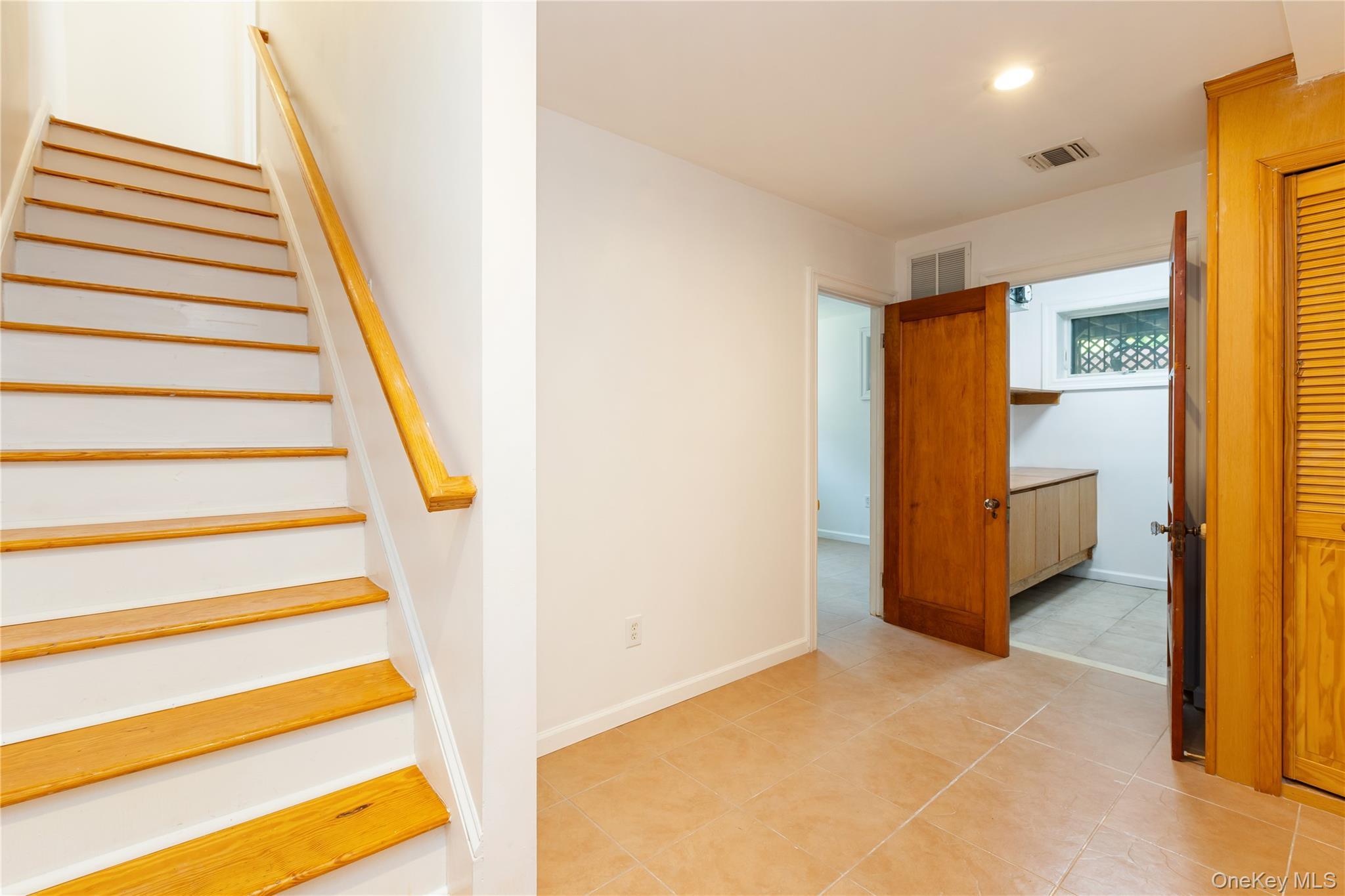 Single Family Delafield Avenue  Bronx, NY 10471, MLS-1026932-9