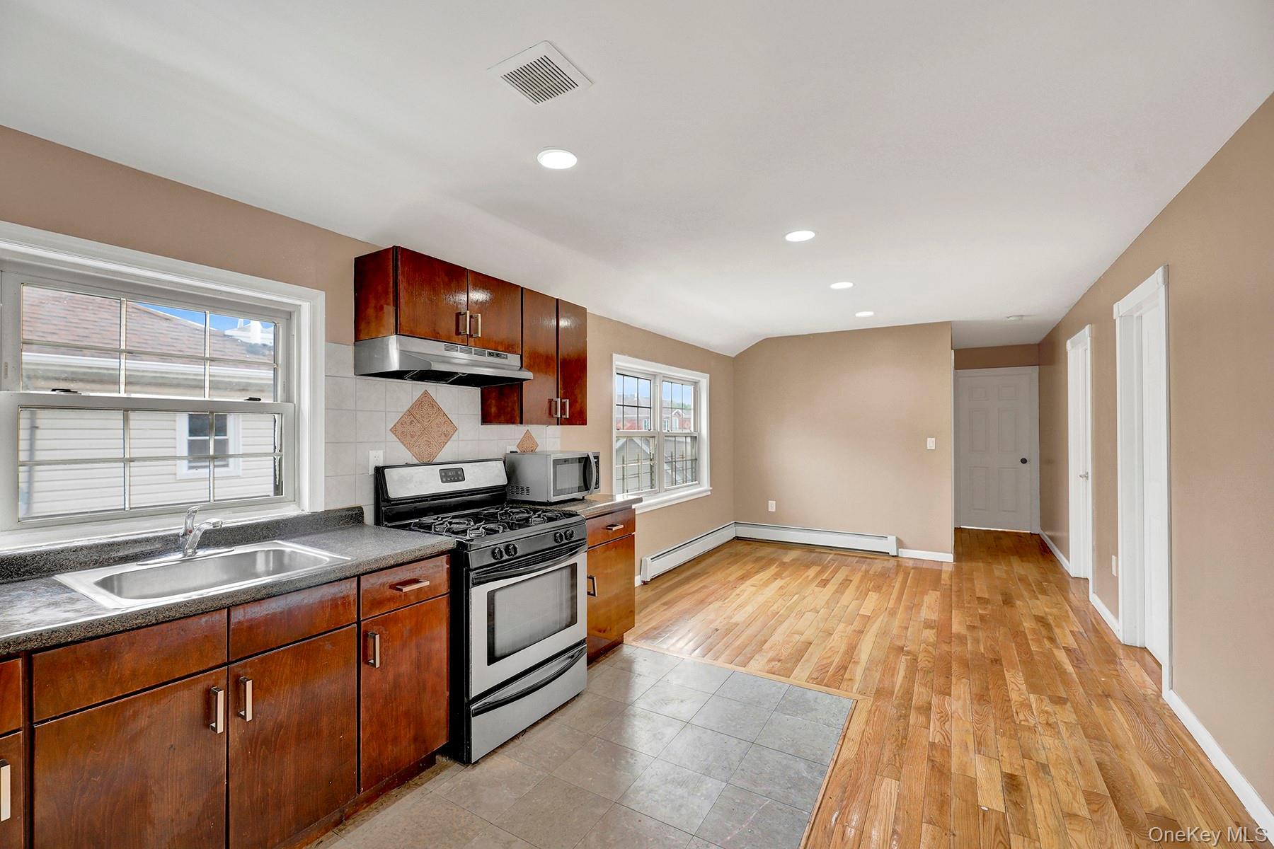 Single Family Baisley Boulevard Queens, NY 11434, MLS-1026980-19