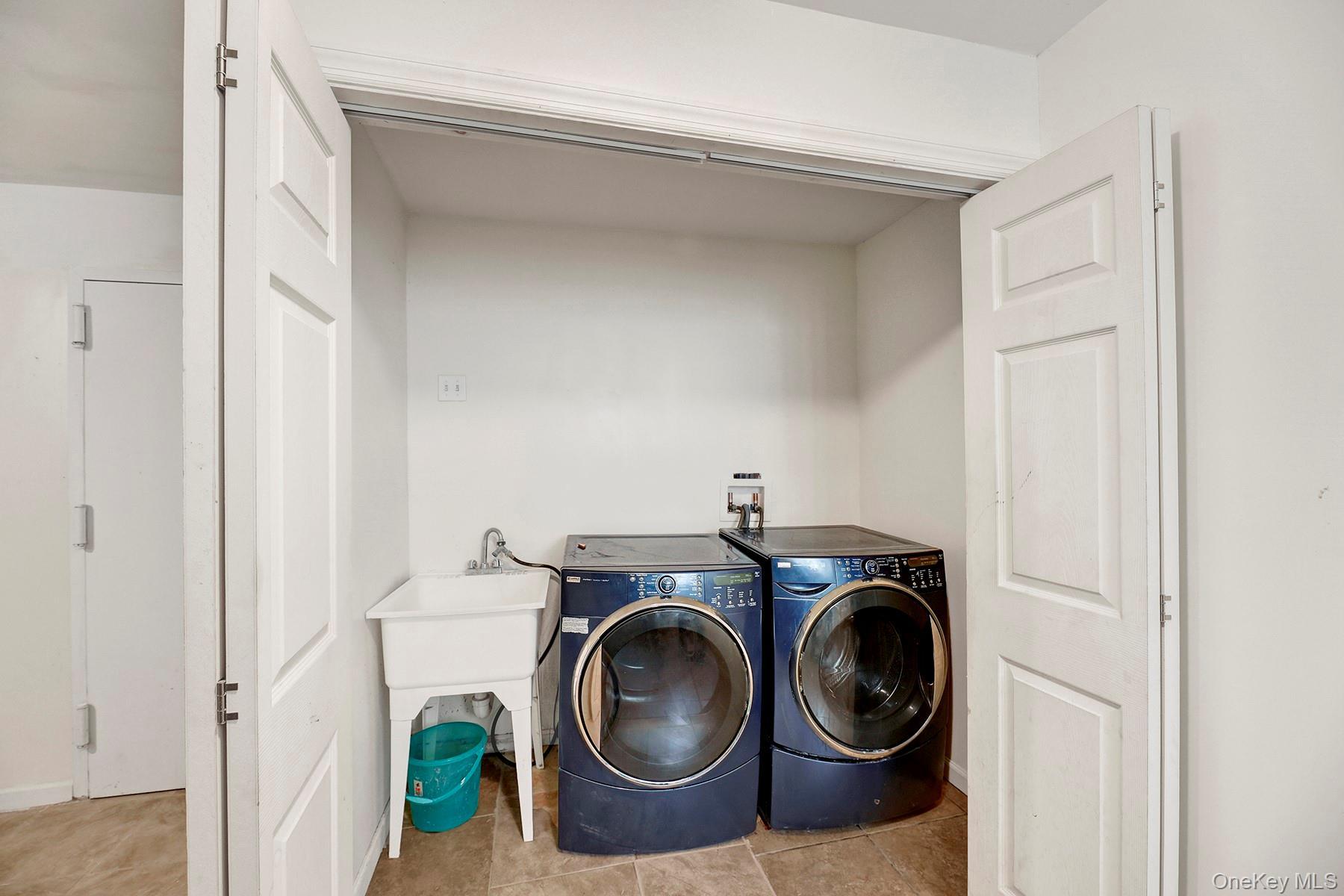 Single Family Baisley Boulevard Queens, NY 11434, MLS-1026980-33