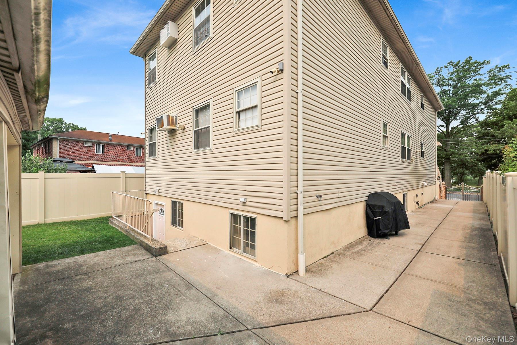 Single Family Baisley Boulevard Queens, NY 11434, MLS-1026980-34