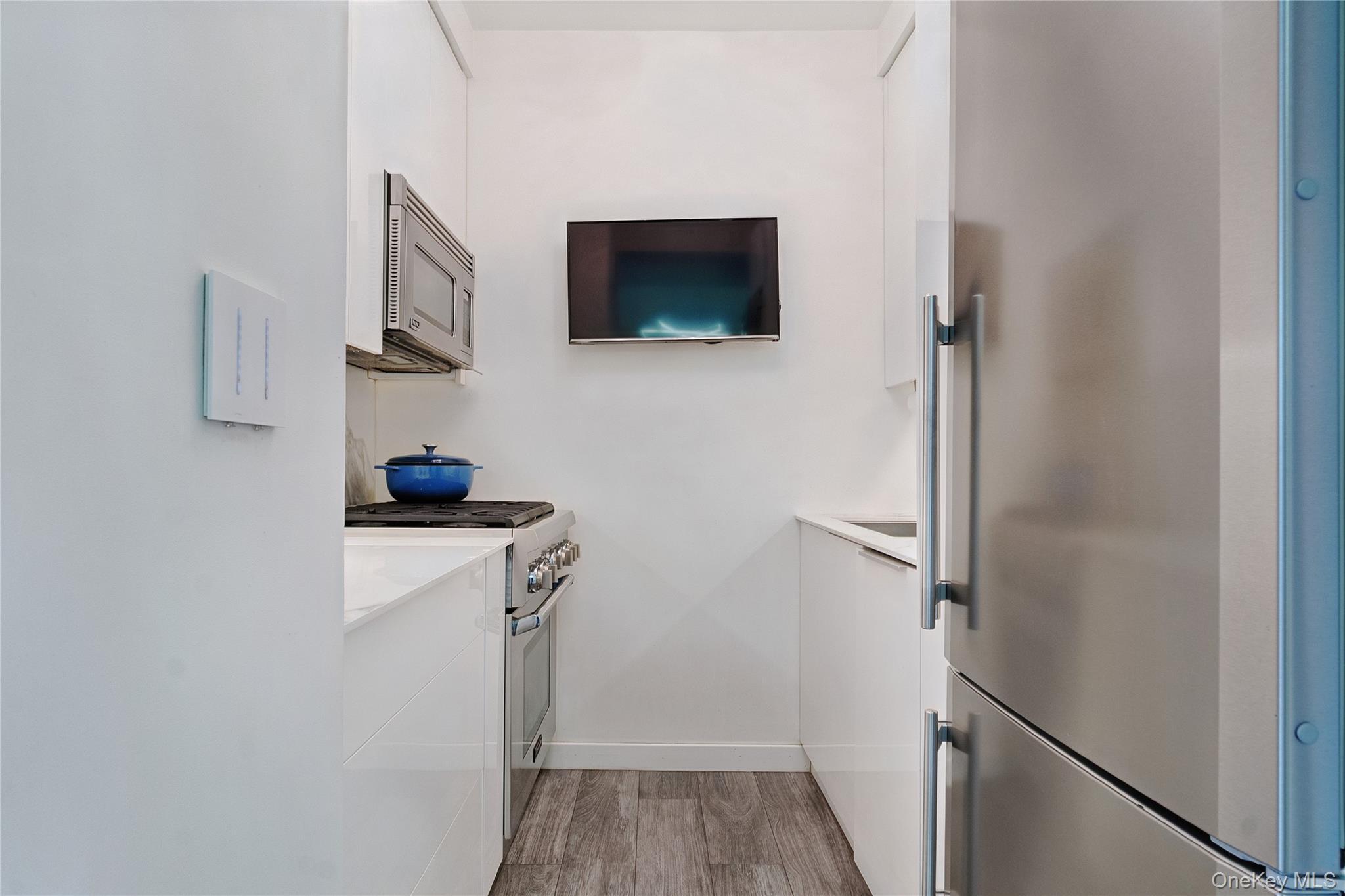 Apartment E 46th Street  Manhattan, NY 10017, MLS-1027003-11