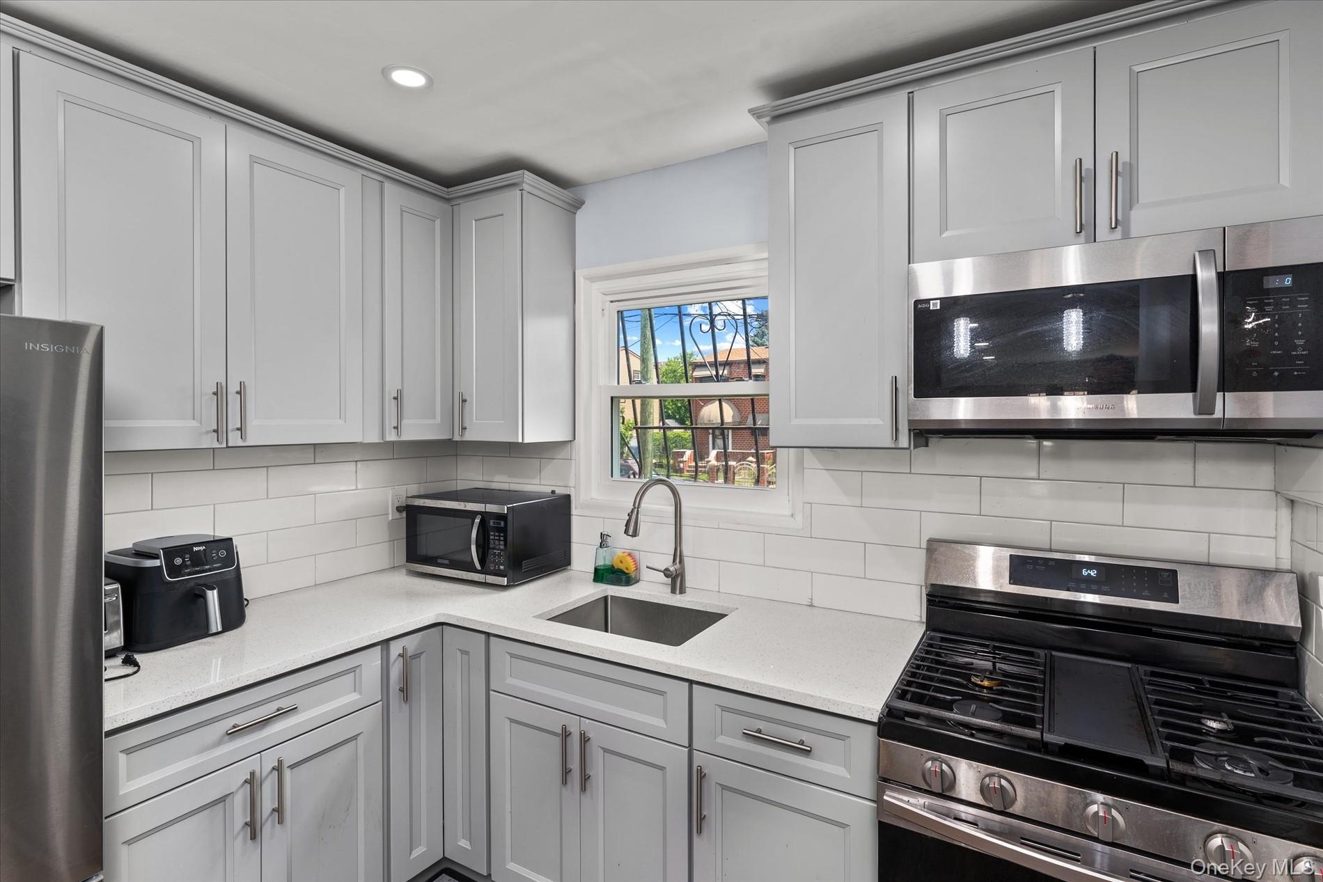 Single Family Warwick Street Brooklyn, NY 11207, MLS-1027018-9