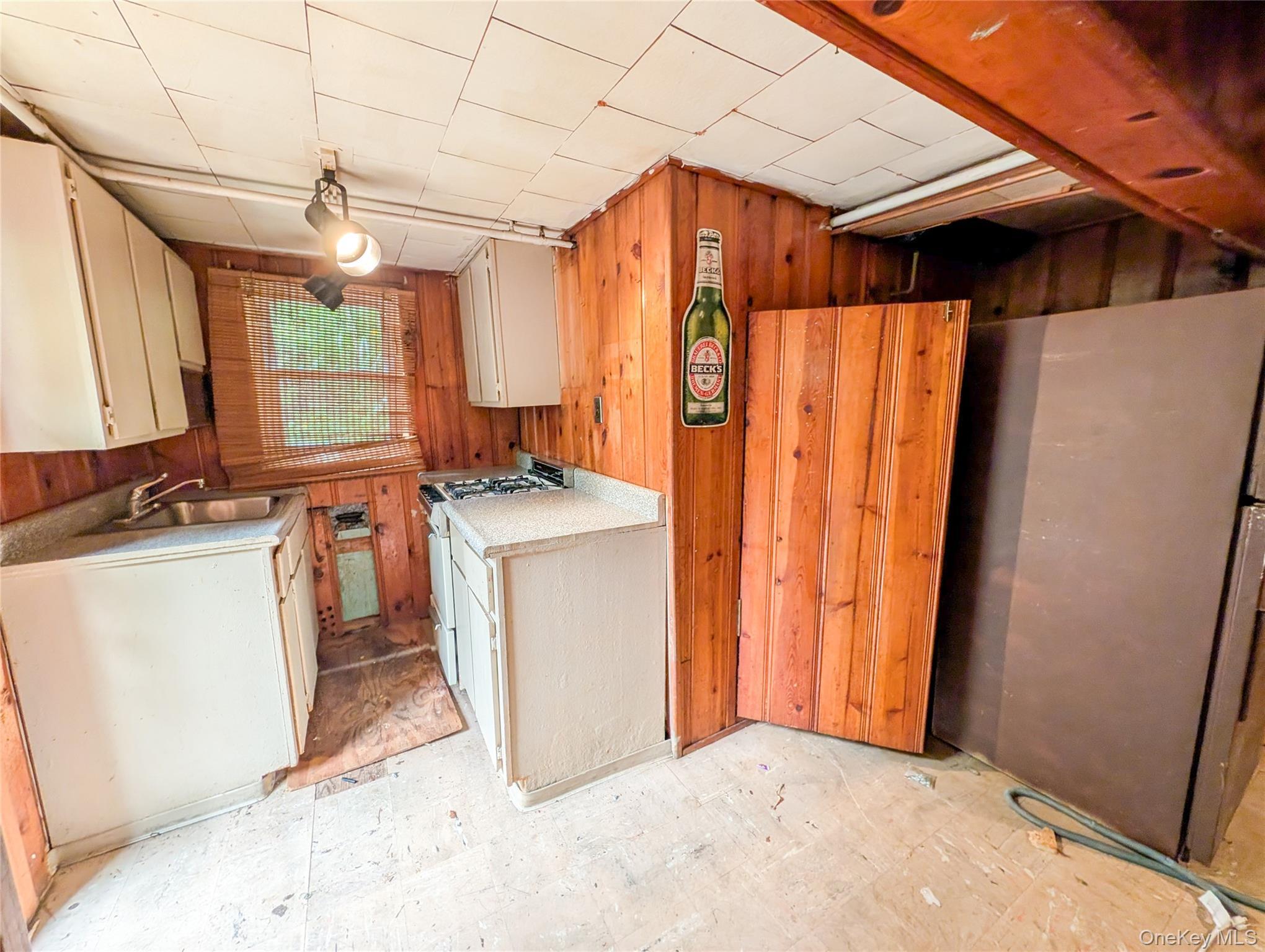 Single Family Grove Road Suffolk County, NY 11778, MLS-1027053-13