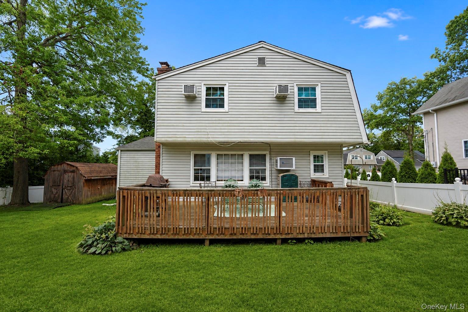 Single Family Sanford Street  Suffolk County, NY 11746, MLS-1027068-10