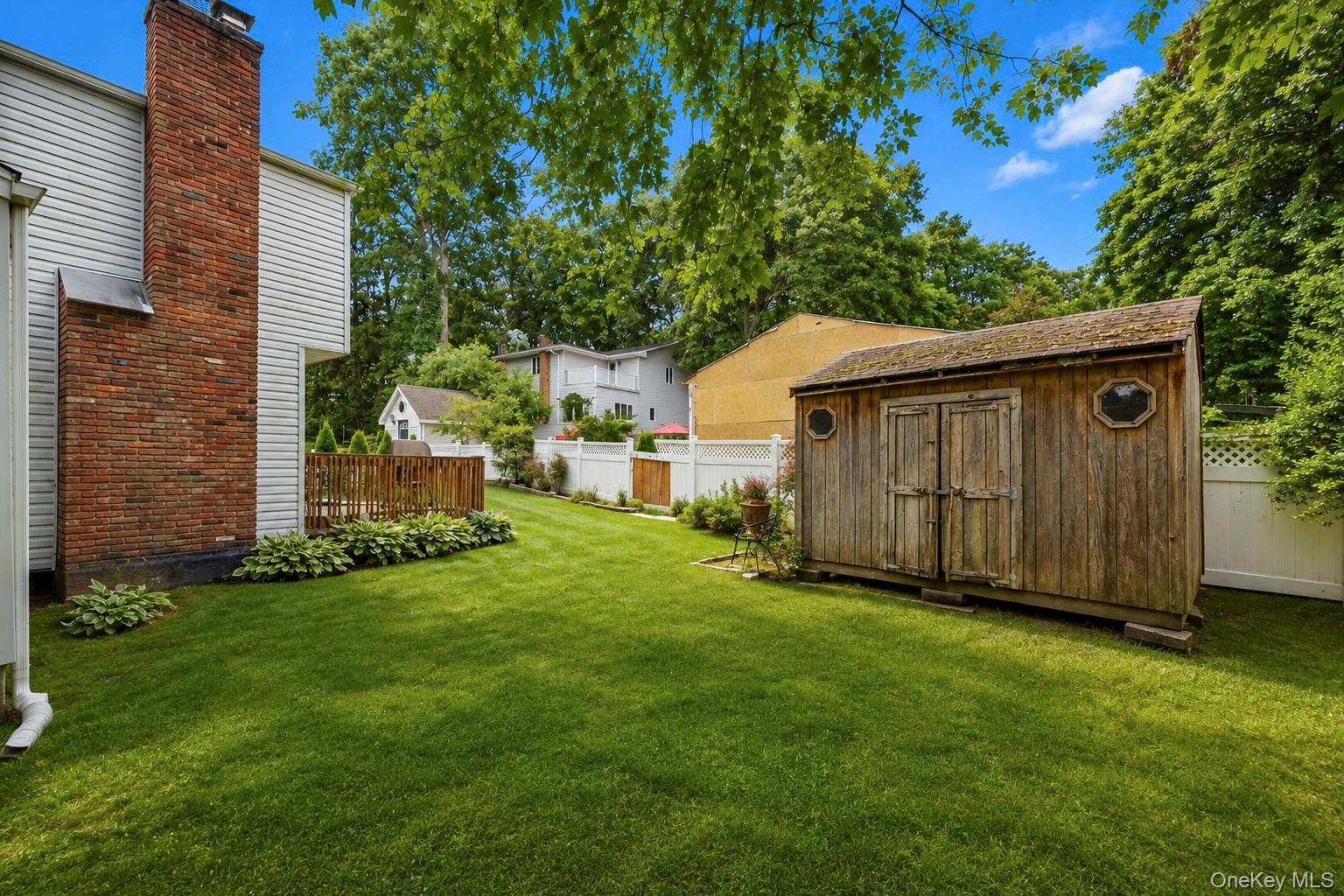 Single Family Sanford Street  Suffolk County, NY 11746, MLS-1027068-11