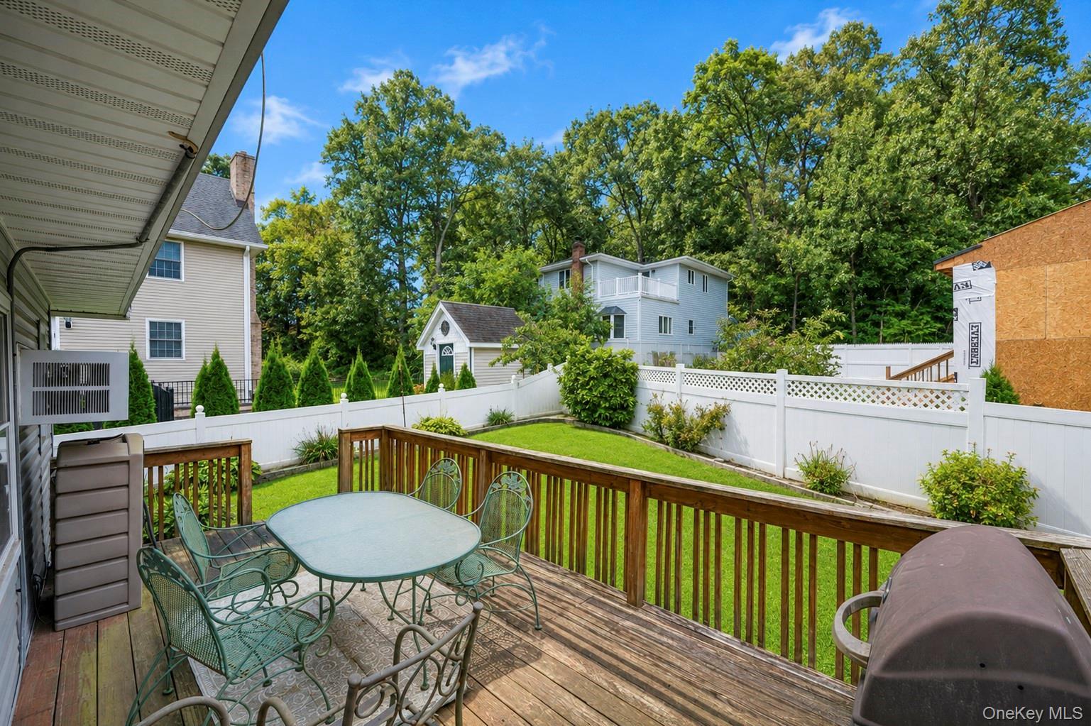 Single Family Sanford Street  Suffolk County, NY 11746, MLS-1027068-13