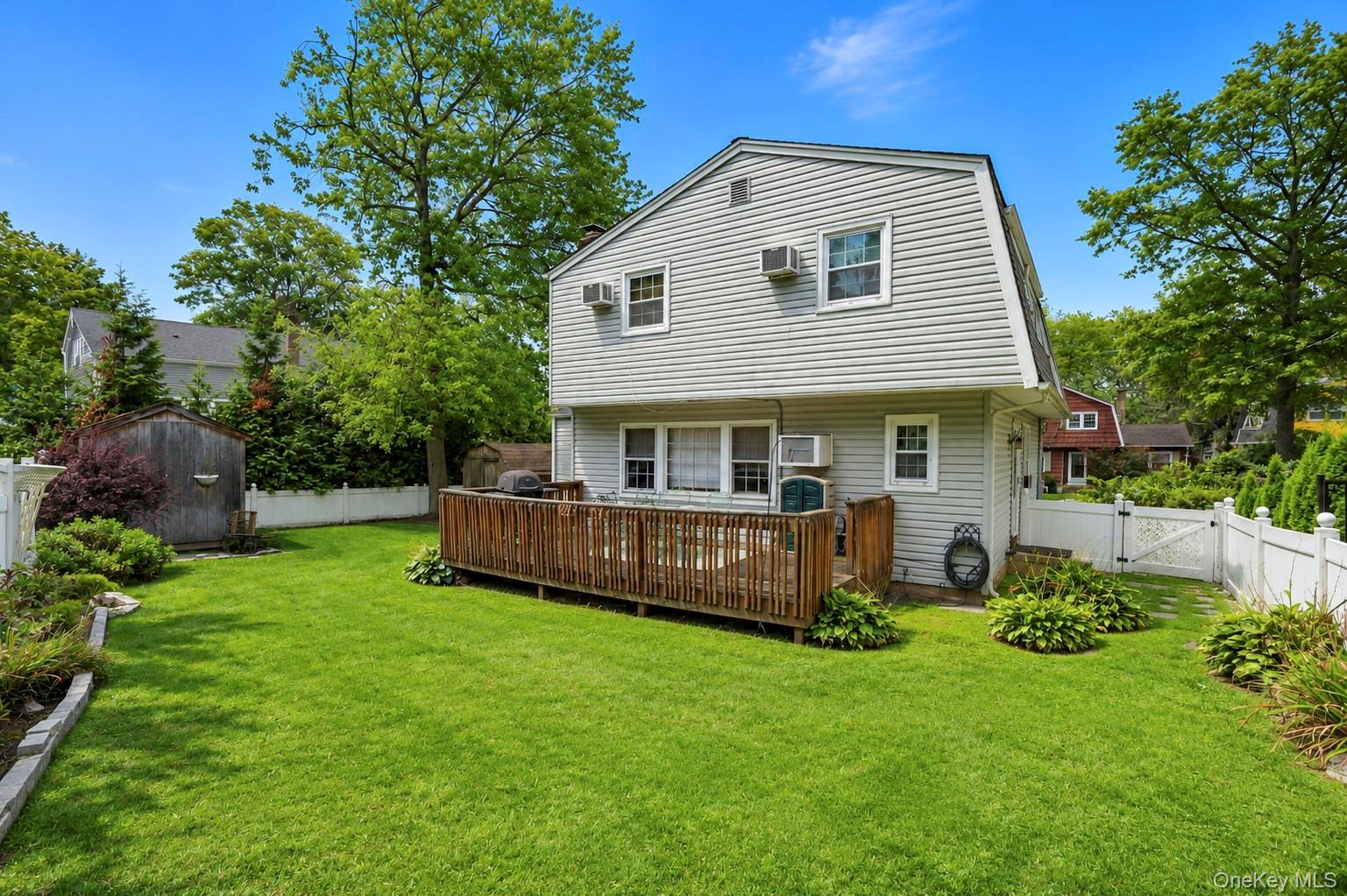 Single Family Sanford Street  Suffolk County, NY 11746, MLS-1027068-9