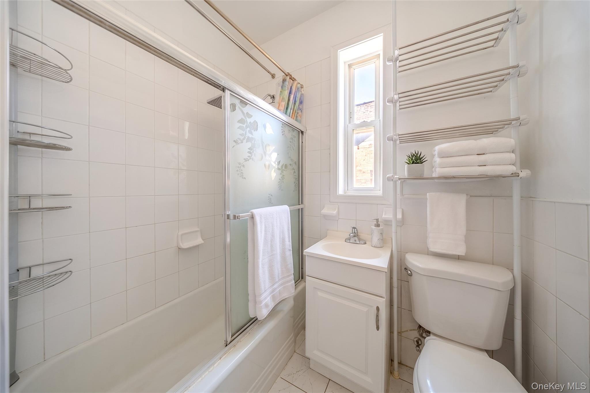 Single Family Maclay Avenue Bronx, NY 10461, MLS-1027096-19