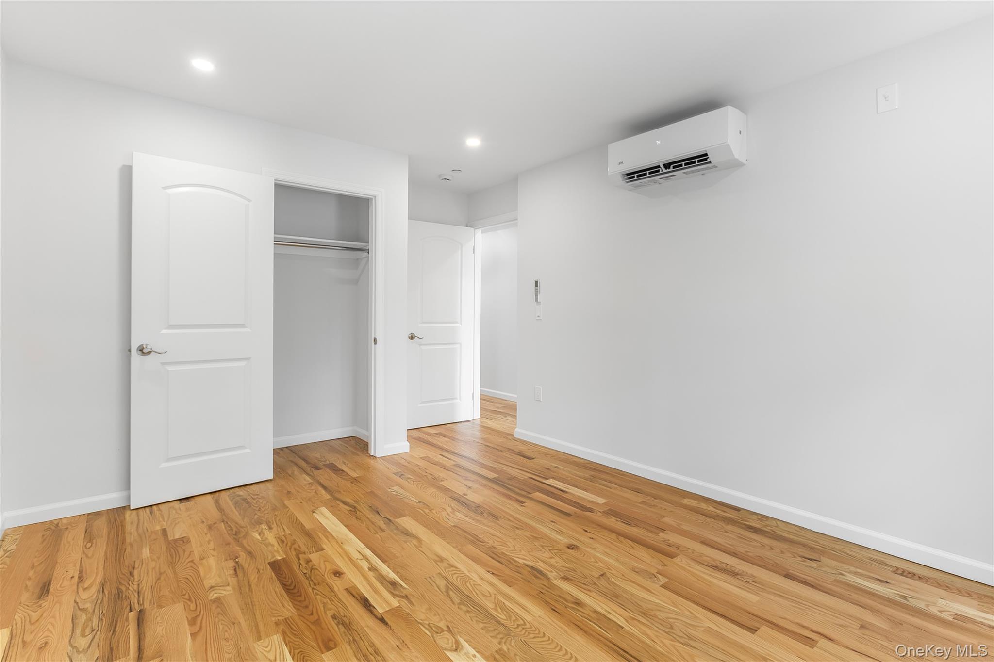 Single Family Grace Avenue Bronx, NY 10469, MLS-1027128-16