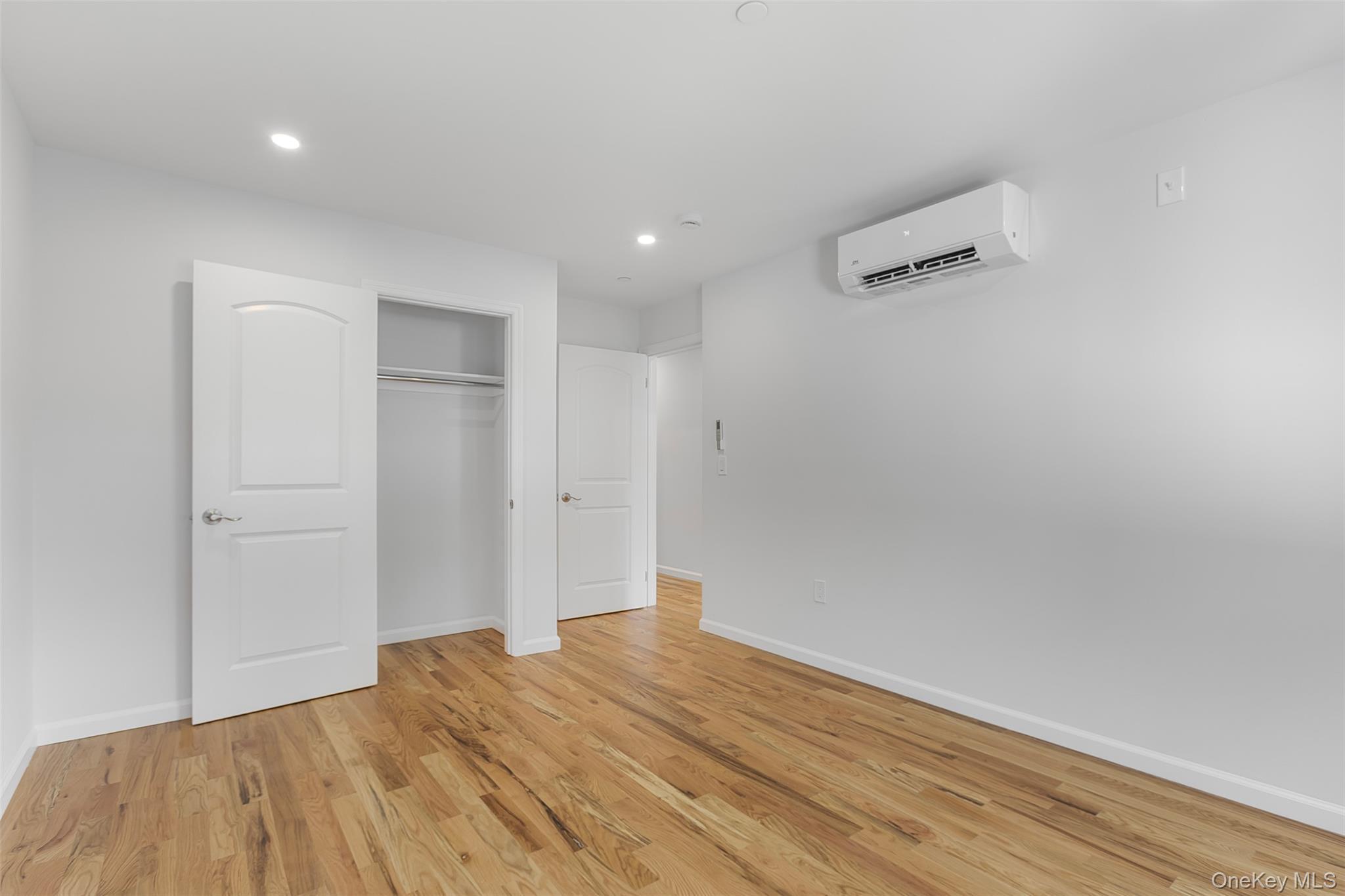 Single Family Grace Avenue Bronx, NY 10469, MLS-1027128-8