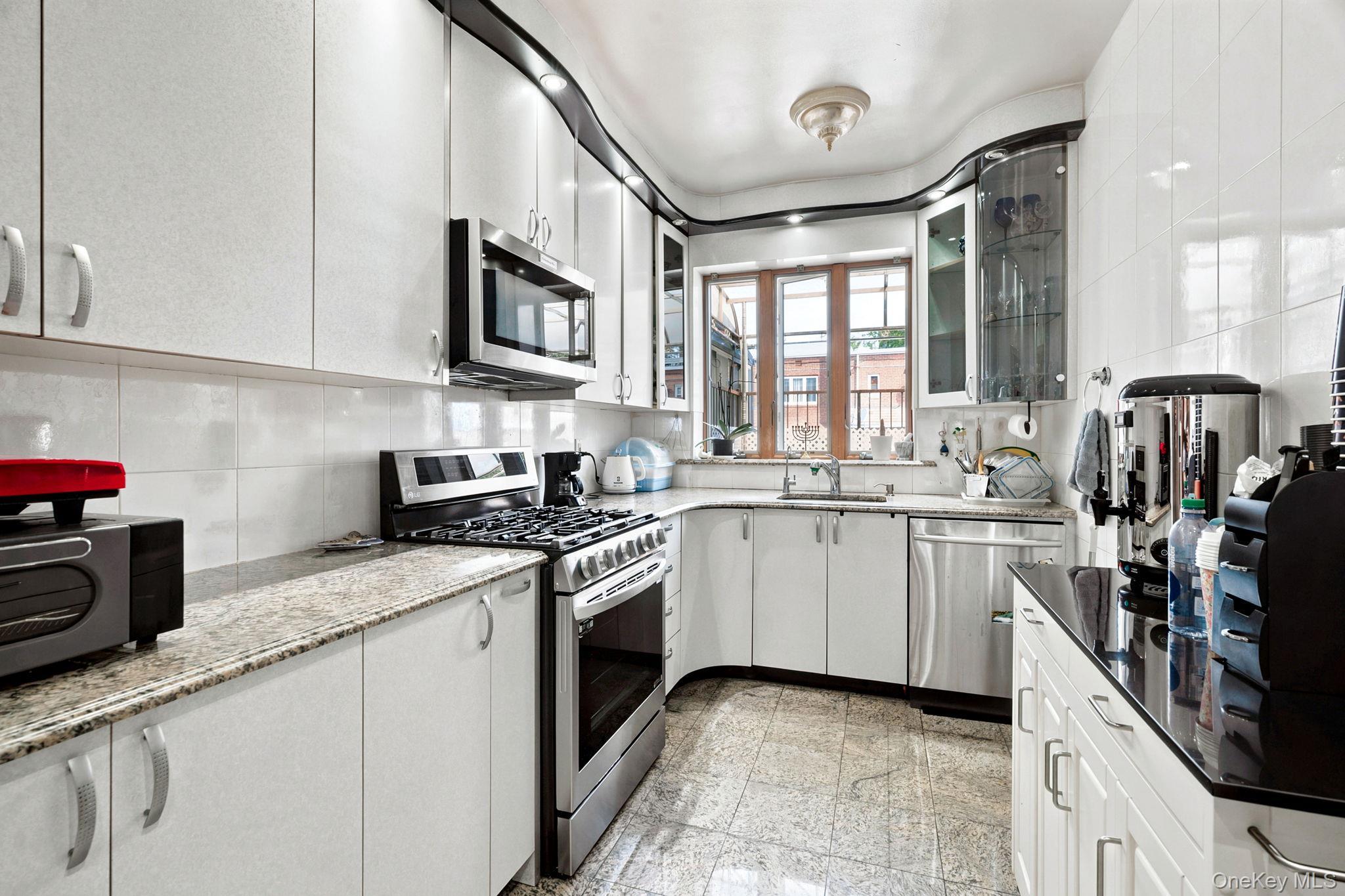 Single Family 65th Road Queens, NY 11374, MLS-1027160-10