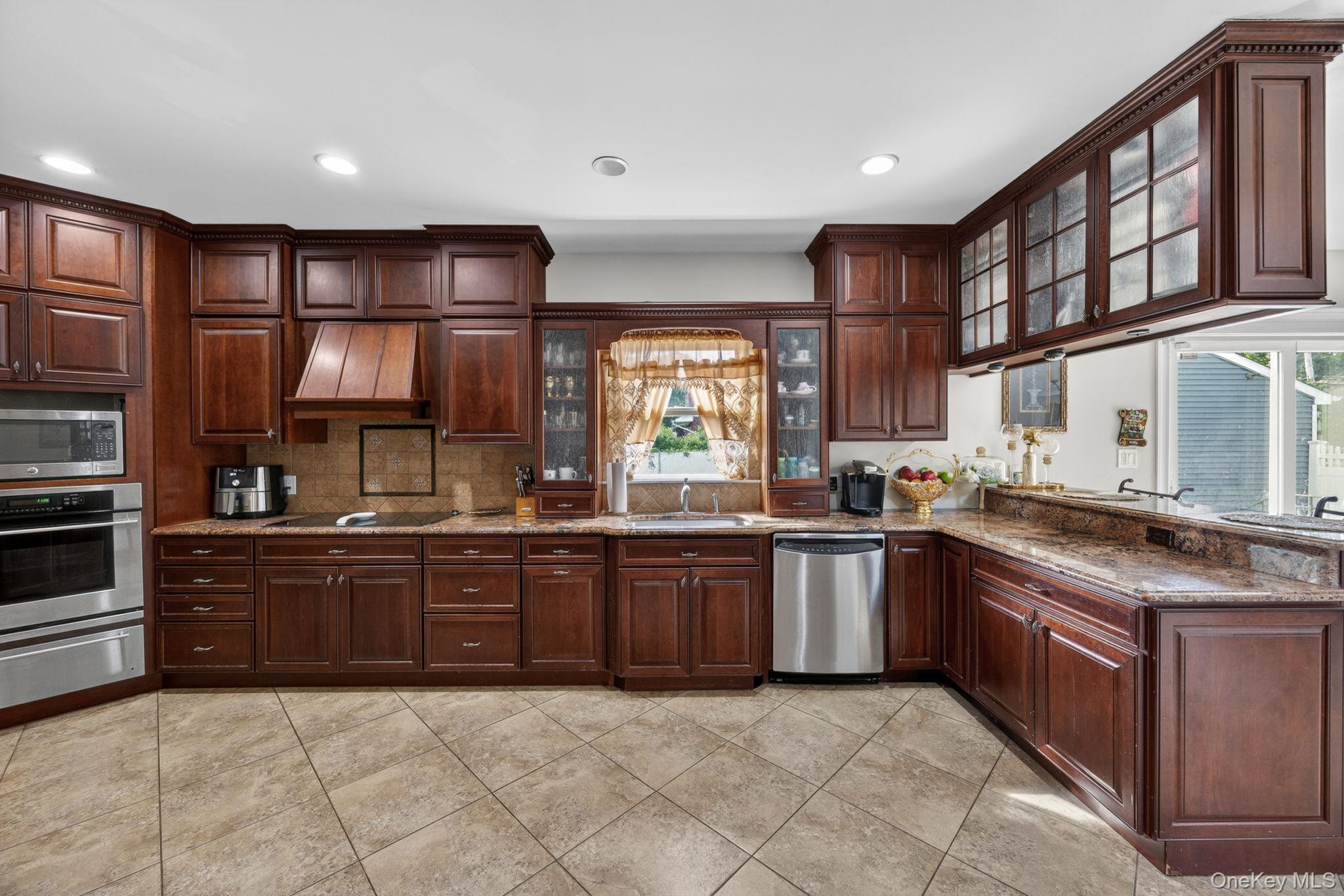 Single Family Steuben Boulevard Suffolk County, NY 11767, MLS-1027173-12