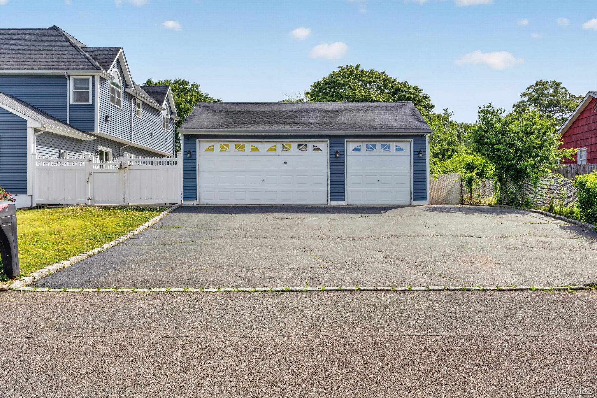 Single Family Steuben Boulevard Suffolk County, NY 11767, MLS-1027173-2