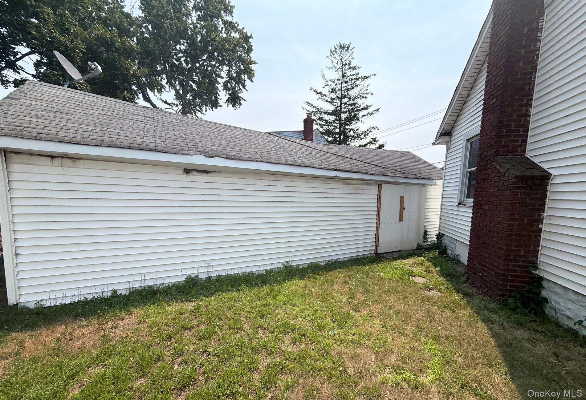 Single Family Straight Path  Suffolk County, NY 11704, MLS-1027183-17