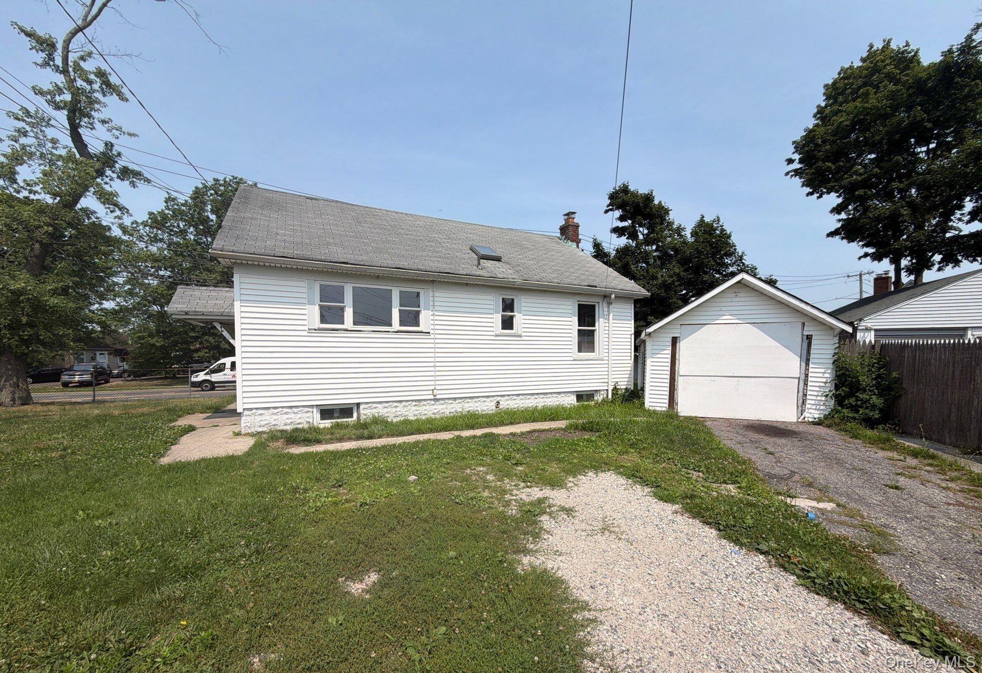 Single Family Straight Path  Suffolk County, NY 11704, MLS-1027183-3