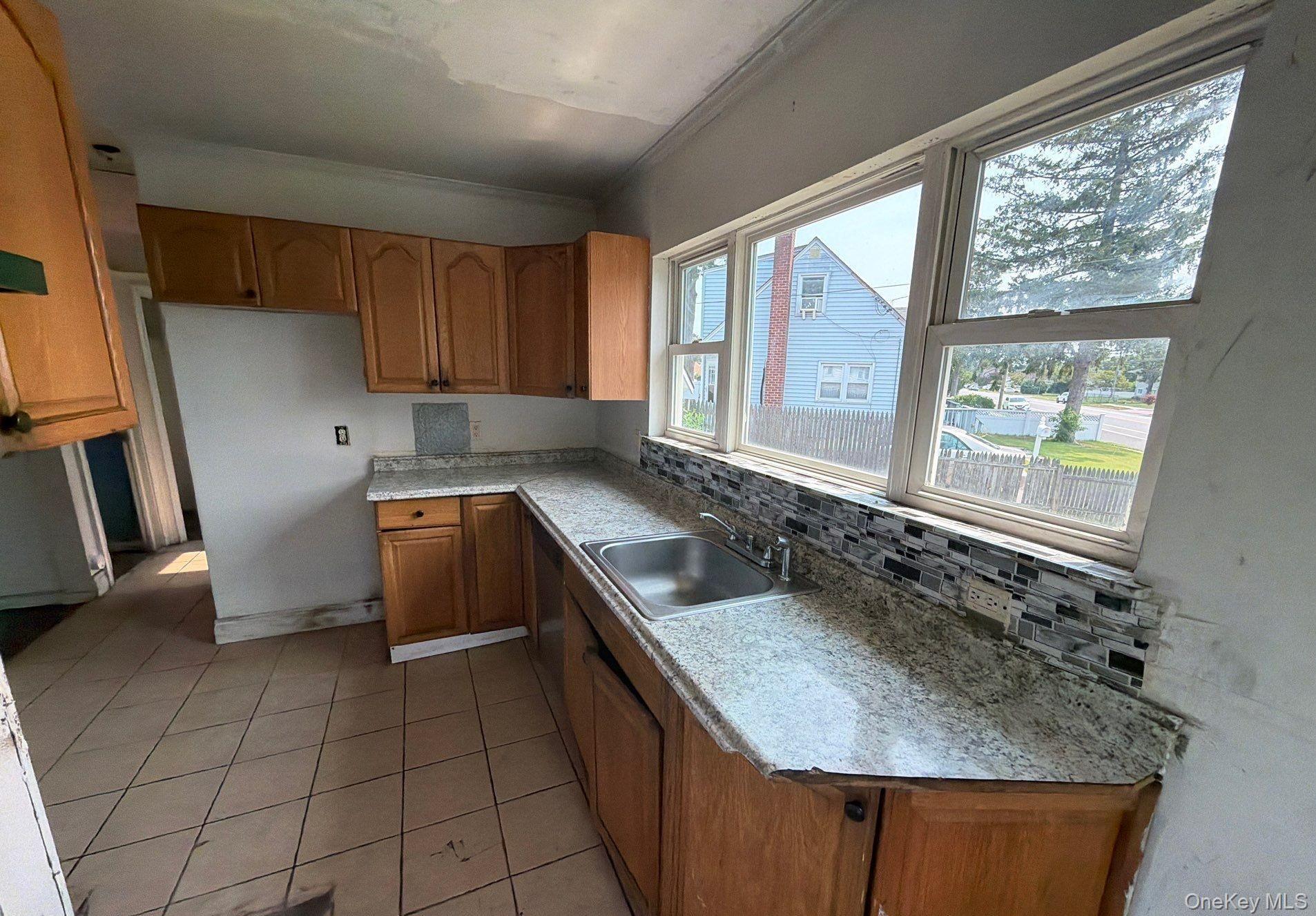 Single Family Straight Path  Suffolk County, NY 11704, MLS-1027183-9