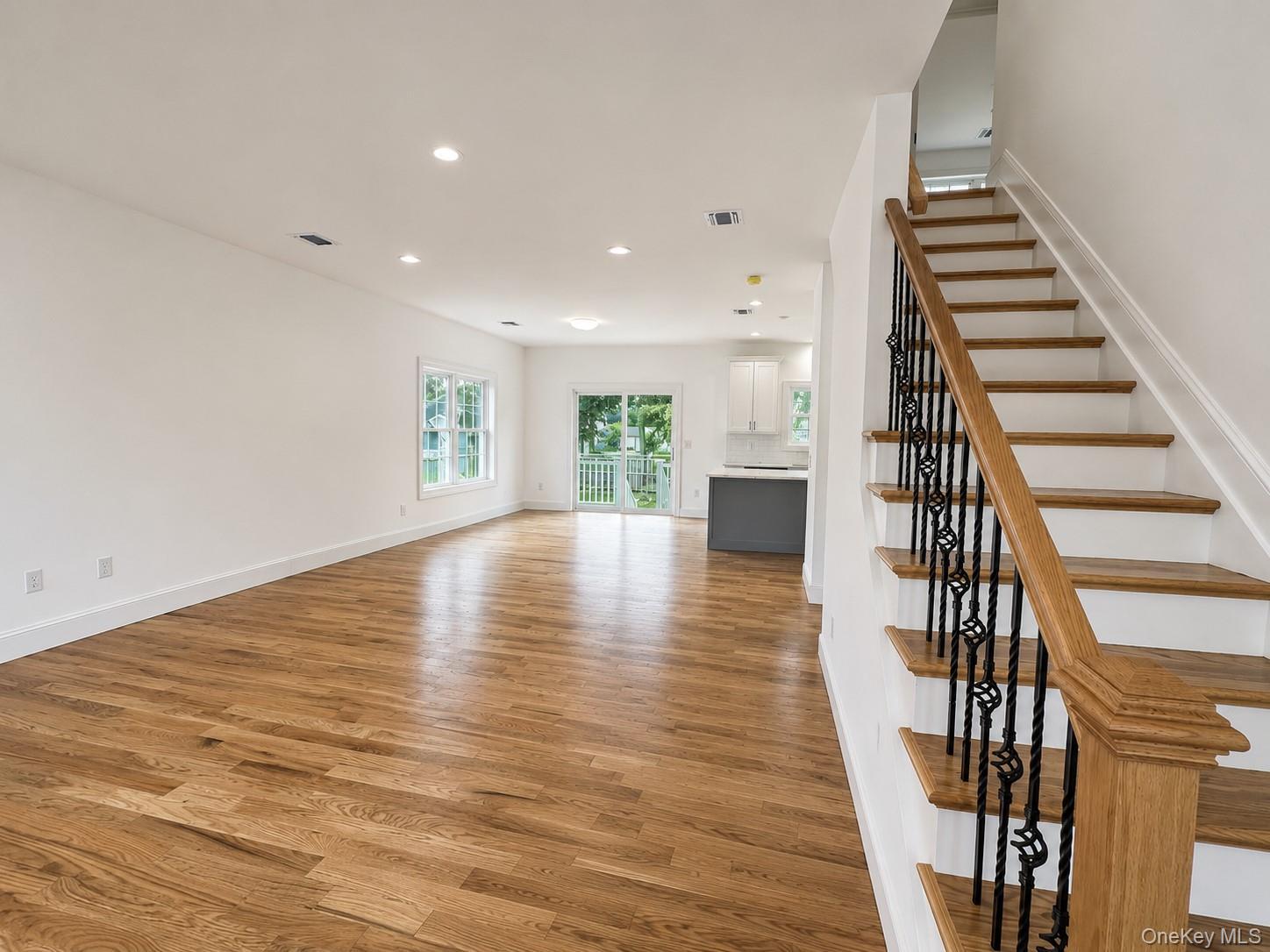 Single Family Edgewater Drive Suffolk County, NY 11951, MLS-1027292-10