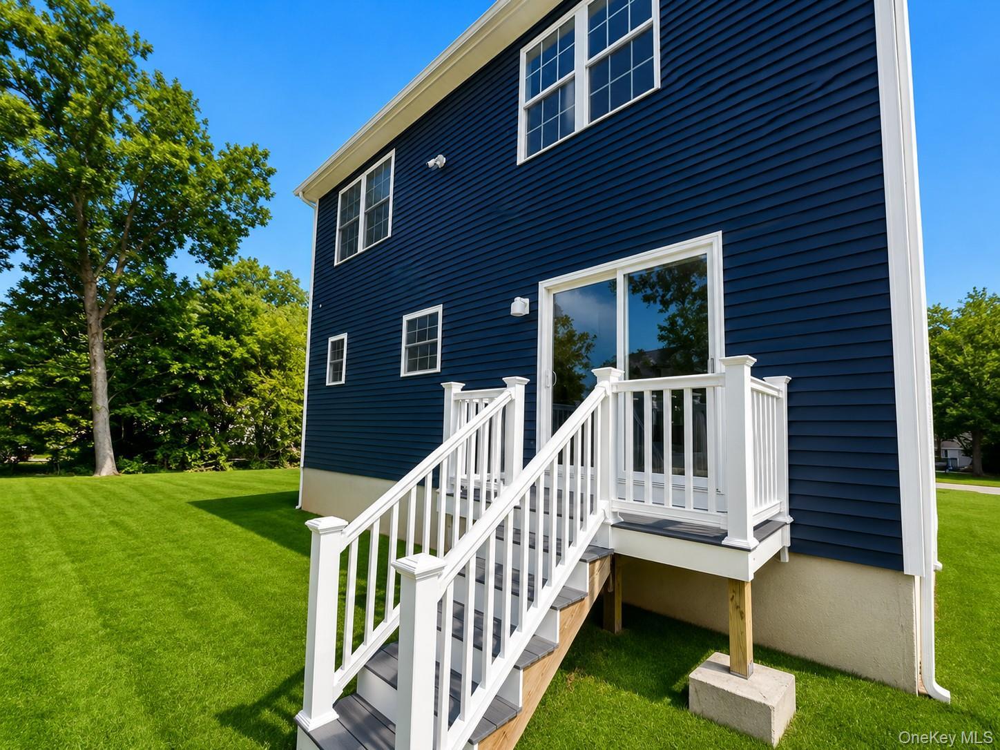 Single Family Edgewater Drive Suffolk County, NY 11951, MLS-1027292-40