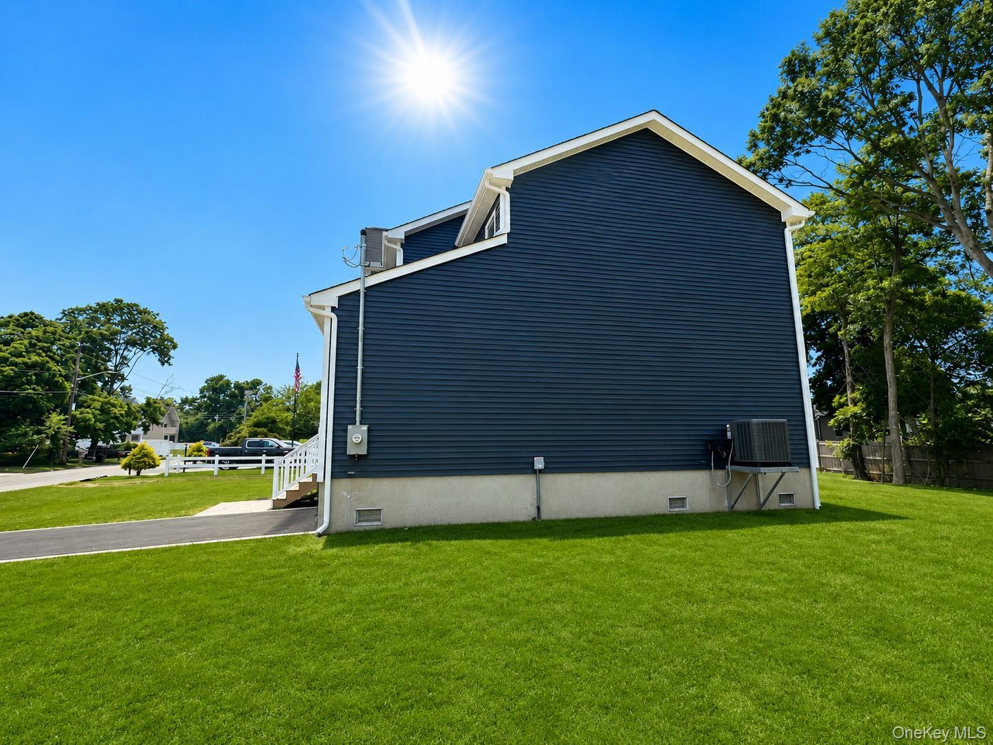 Single Family Edgewater Drive Suffolk County, NY 11951, MLS-1027292-41