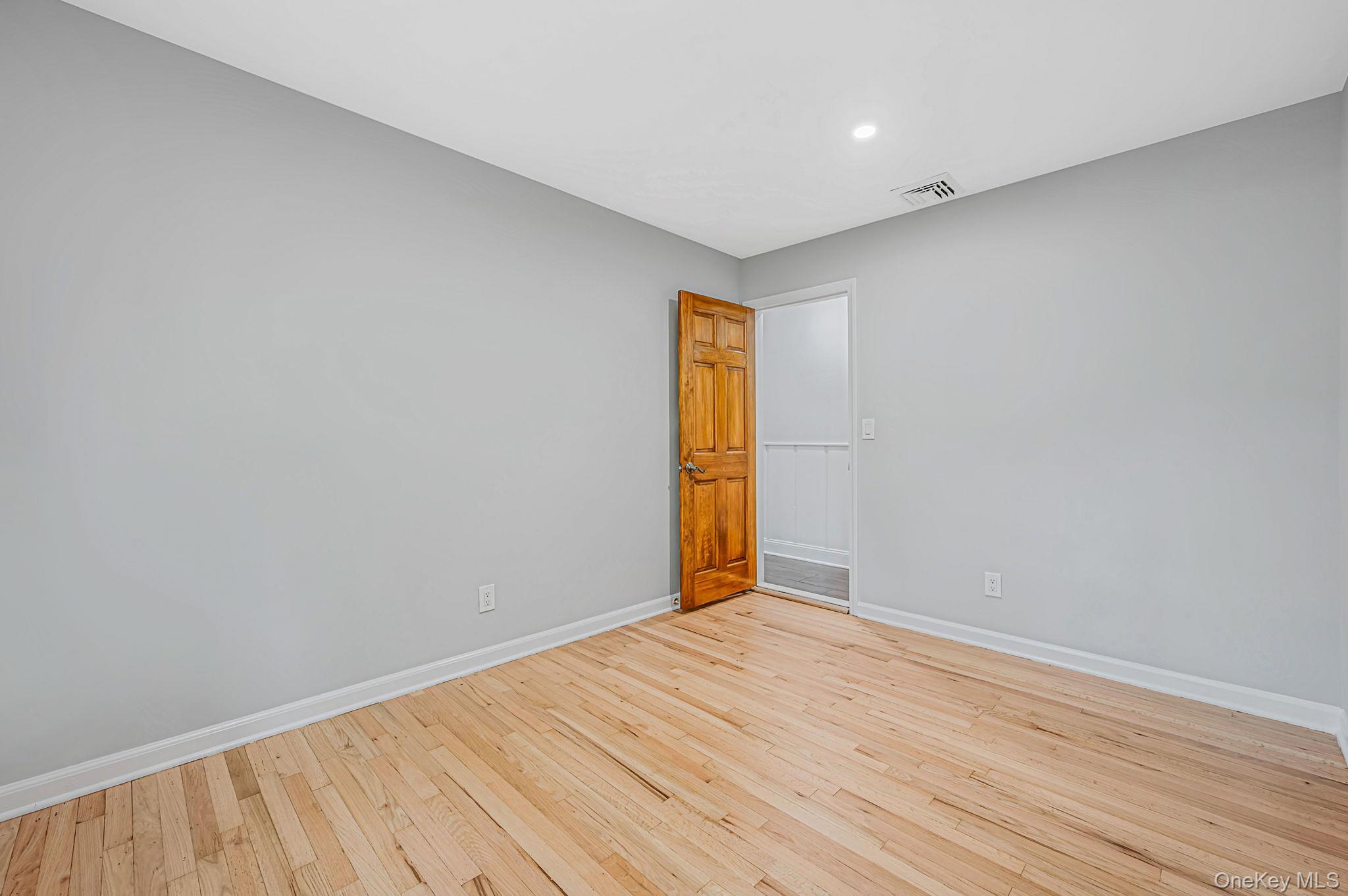 Single Family Phyllis Drive Suffolk County, NY 11772, MLS-1027403-11