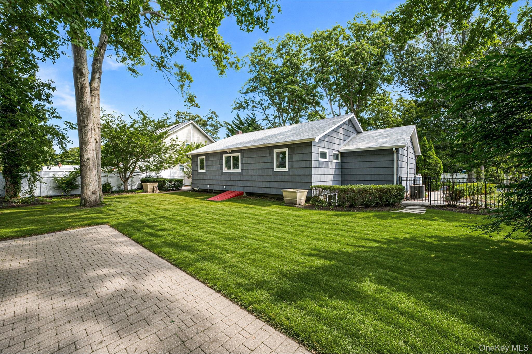 Single Family Phyllis Drive Suffolk County, NY 11772, MLS-1027403-25