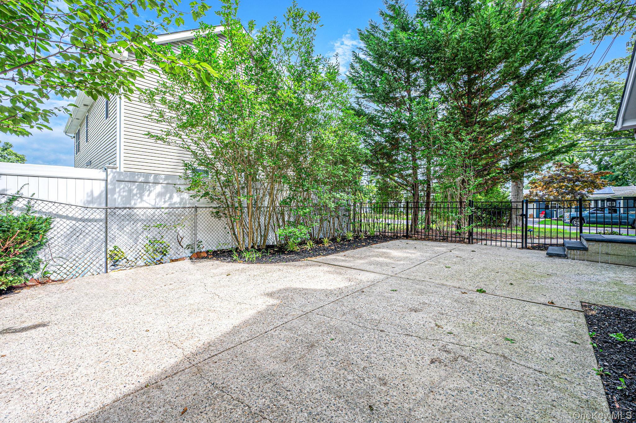 Single Family Phyllis Drive Suffolk County, NY 11772, MLS-1027403-29