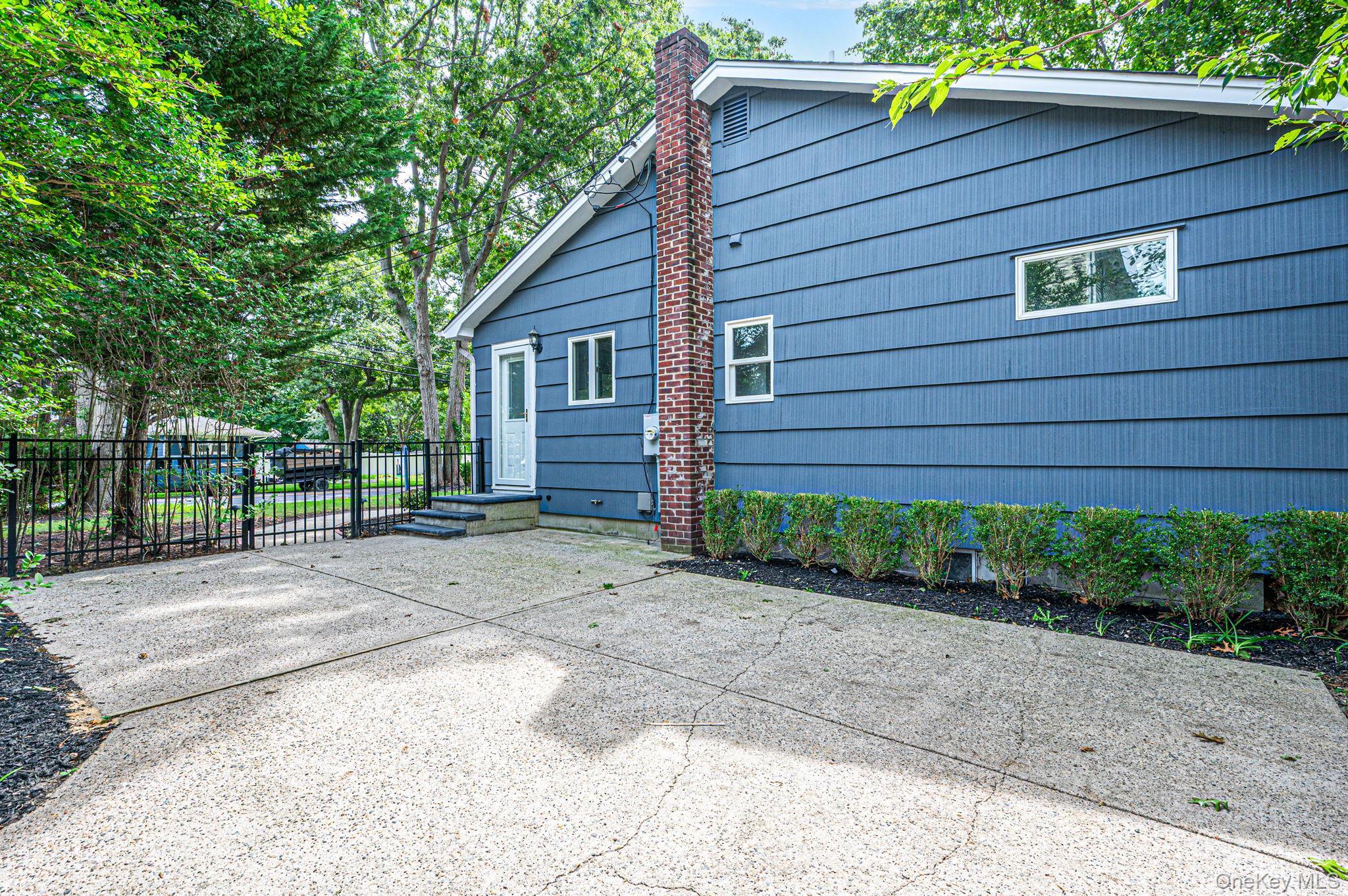 Single Family Phyllis Drive  Suffolk County, NY 11772, MLS-1027403-30