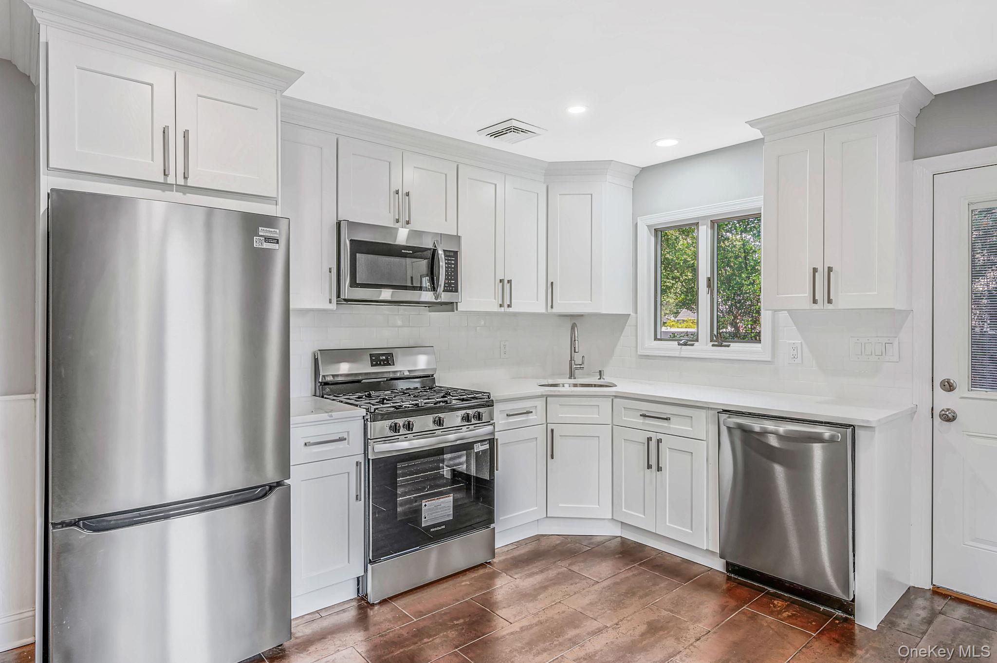 Single Family Phyllis Drive Suffolk County, NY 11772, MLS-1027403-6
