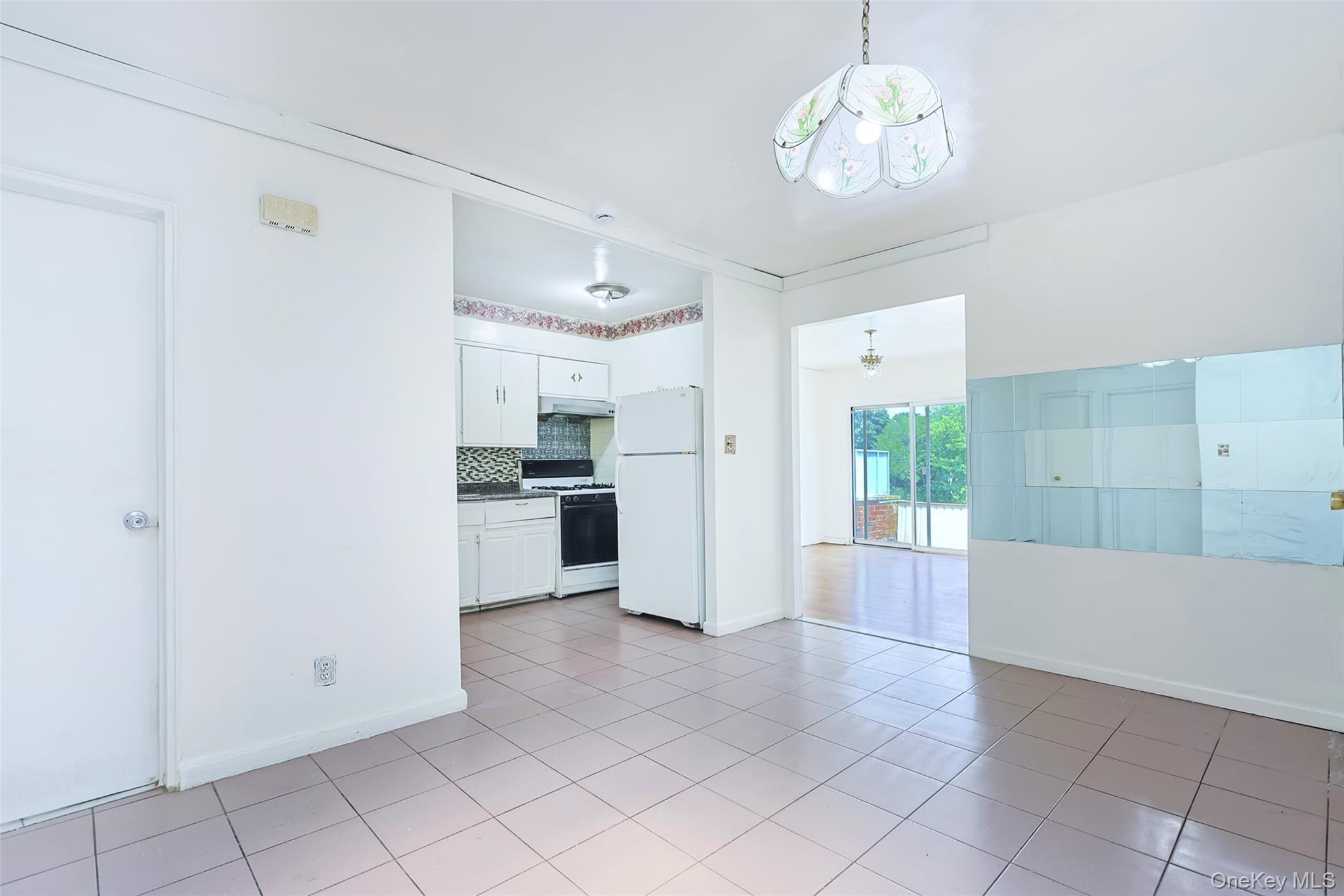 Single Family Cross Island Parkway Queens, NY 11357, MLS-1027431-10