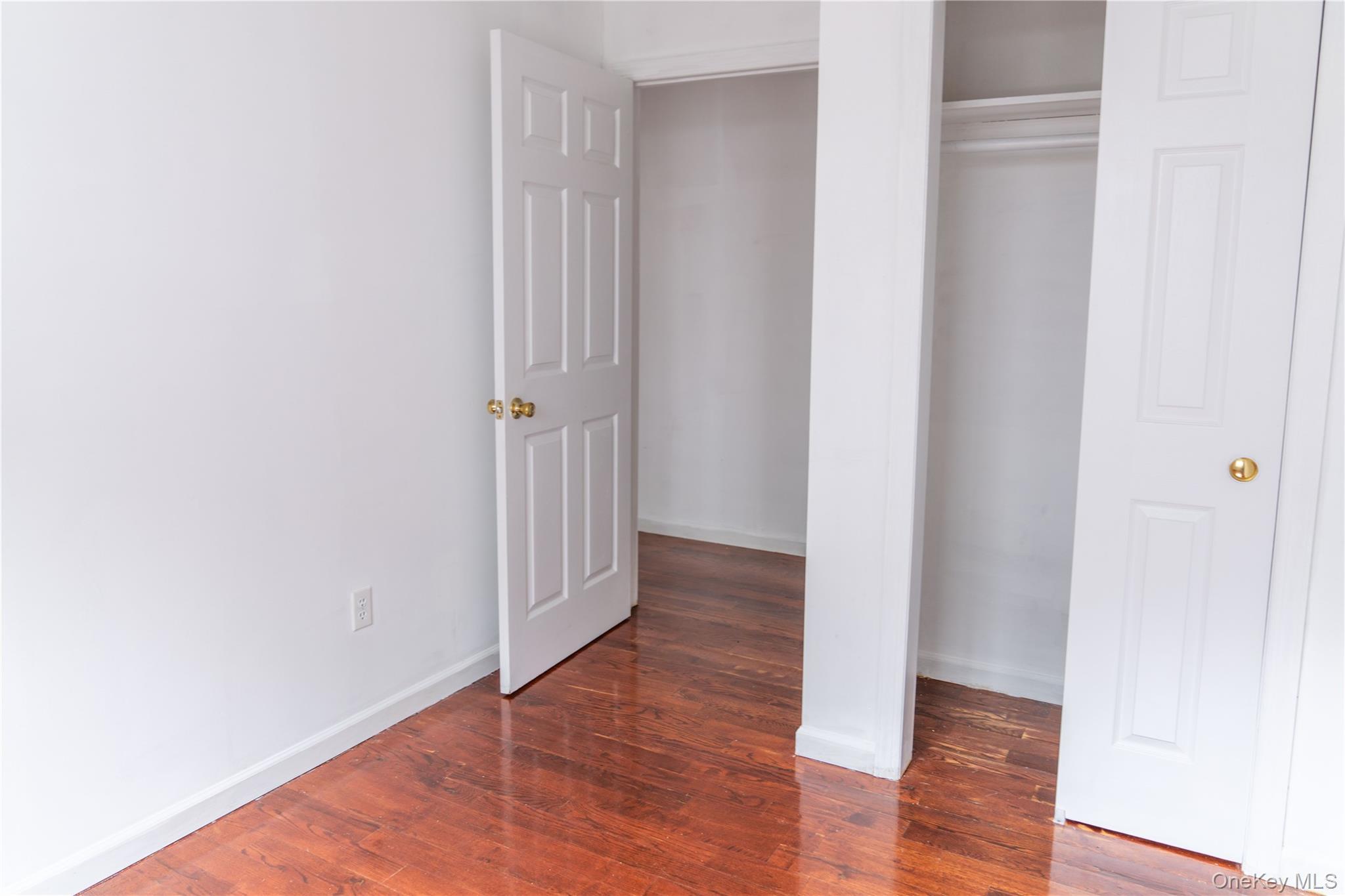 Single Family Fenton Avenue  Bronx, NY 10469, MLS-1027463-13