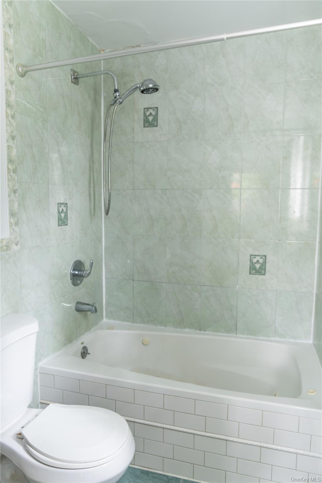 Single Family Fenton Avenue  Bronx, NY 10469, MLS-1027463-4