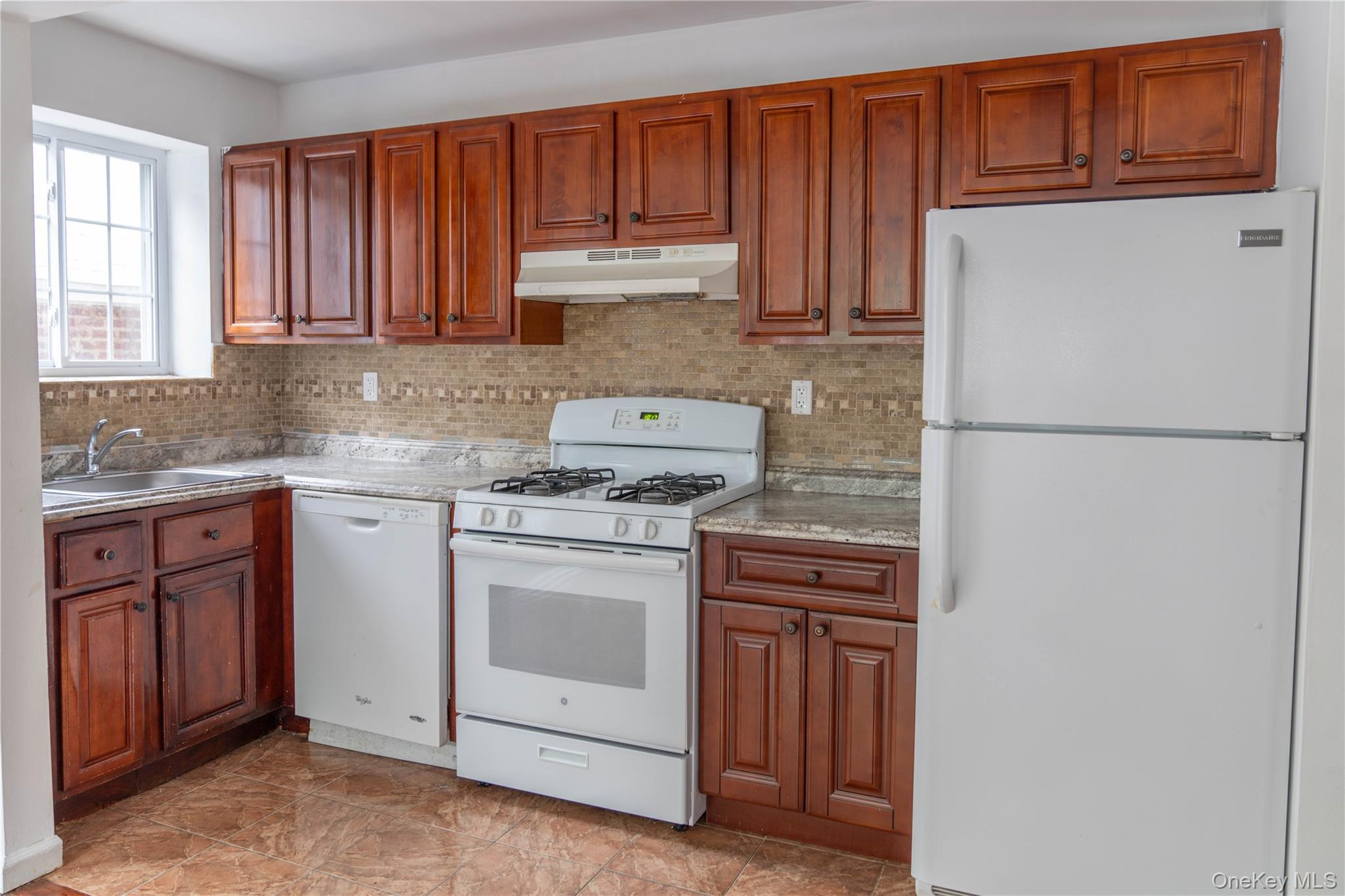 Single Family Fenton Avenue  Bronx, NY 10469, MLS-1027463-8