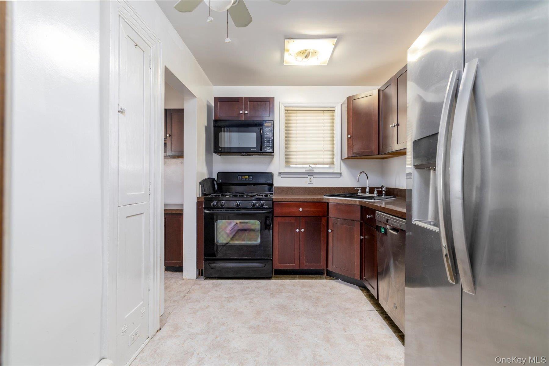 Single Family Hampton Road  Nassau County, NY 11563, MLS-1027466-10