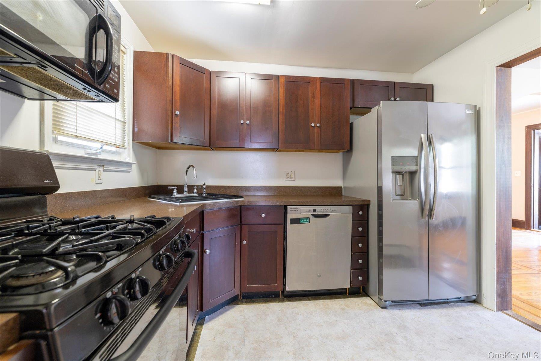 Single Family Hampton Road  Nassau County, NY 11563, MLS-1027466-11
