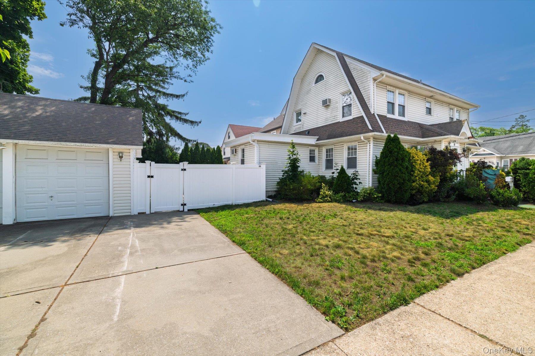 Single Family Hampton Road  Nassau County, NY 11563, MLS-1027466-4