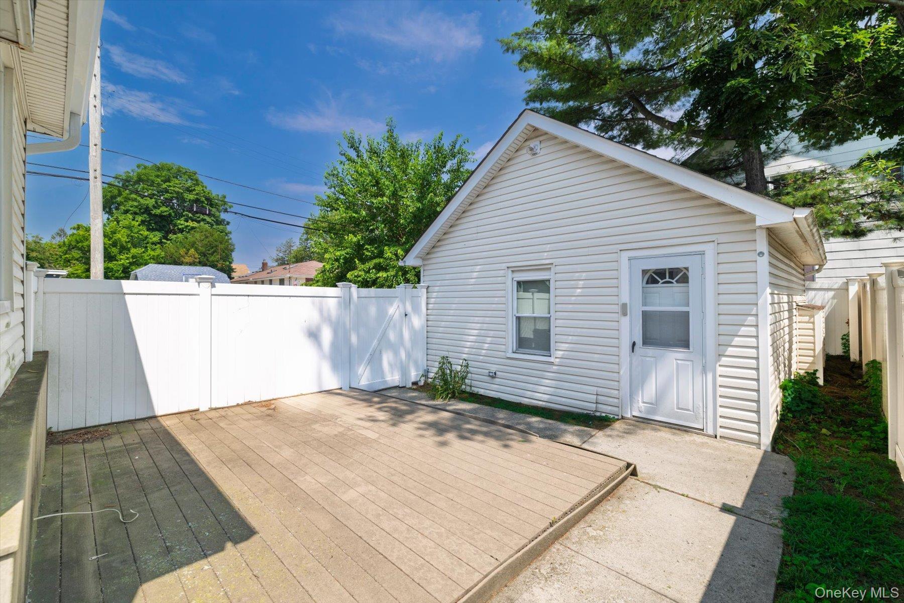 Single Family Hampton Road  Nassau County, NY 11563, MLS-1027466-5