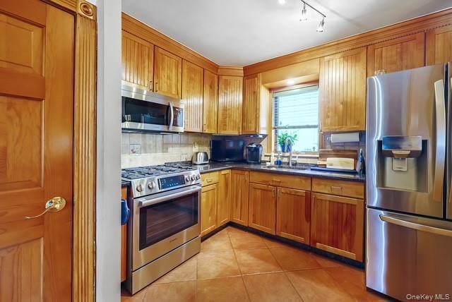Single Family 10th Avenue  Queens, NY 11357, MLS-1027483-15