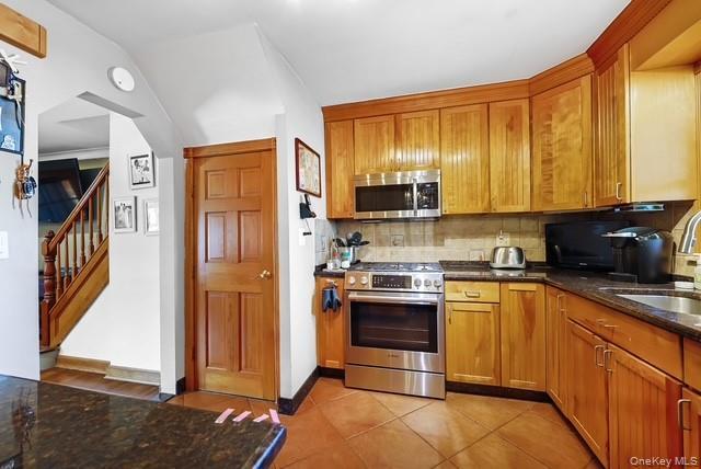 Single Family 10th Avenue  Queens, NY 11357, MLS-1027483-16