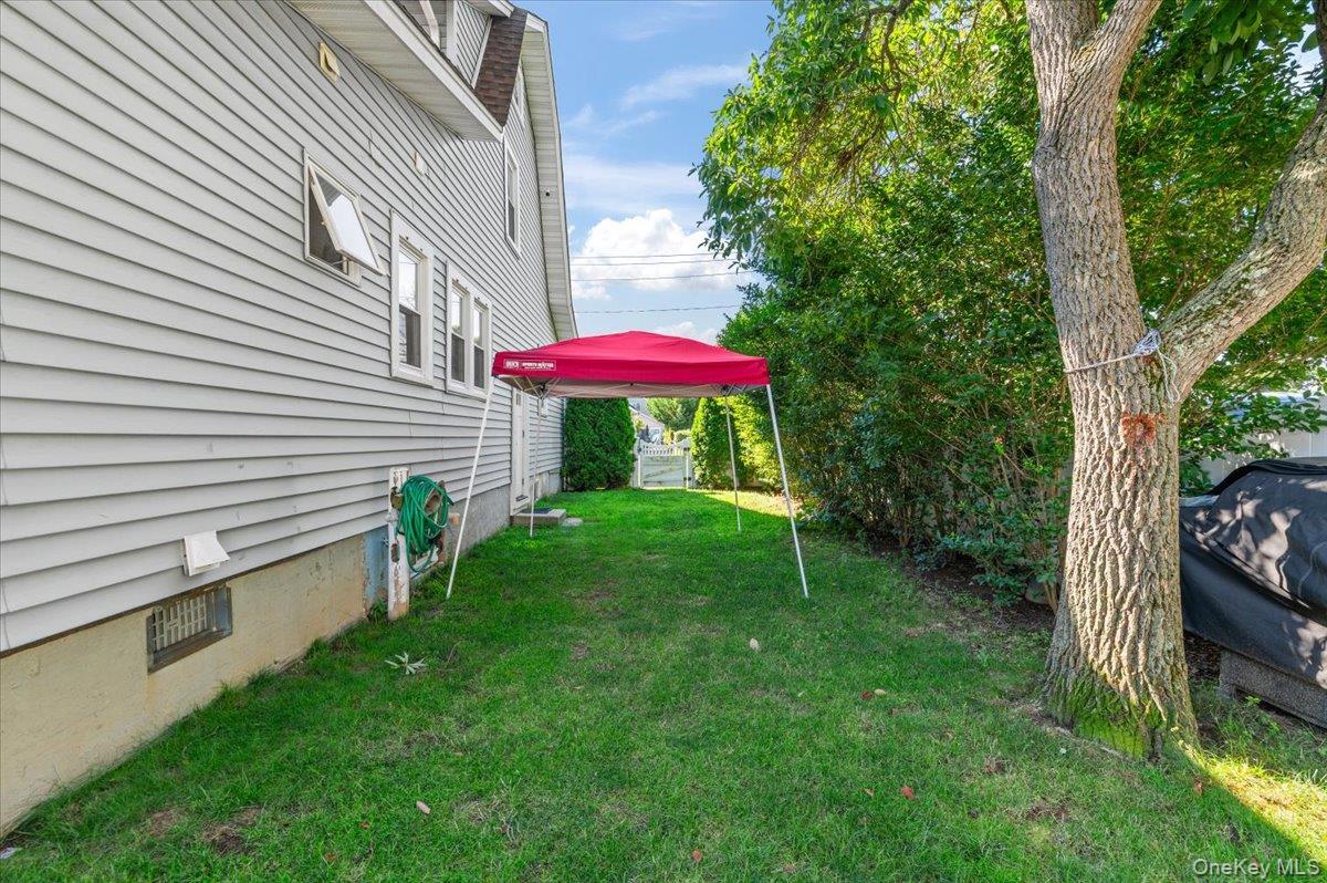 Single Family Marlboro Place Nassau County, NY 11710, MLS-1027555-15