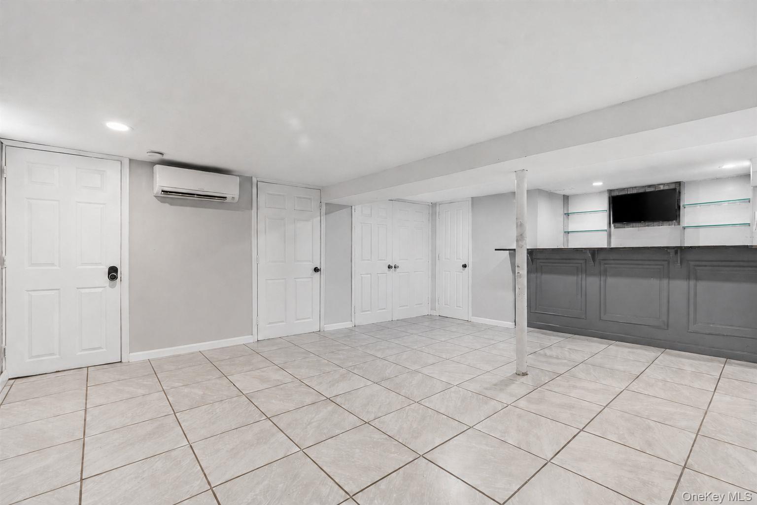 Single Family Kings Parkway Nassau County, NY 11510, MLS-1027579-19