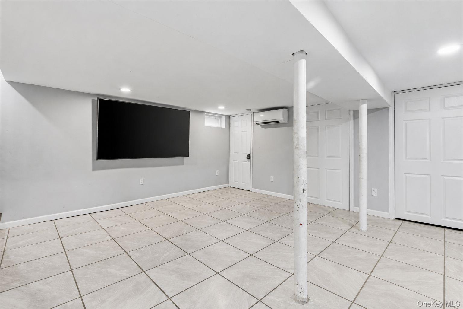 Single Family Kings Parkway Nassau County, NY 11510, MLS-1027579-21