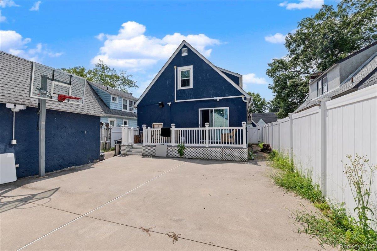 Single Family Kings Parkway Nassau County, NY 11510, MLS-1027579-32